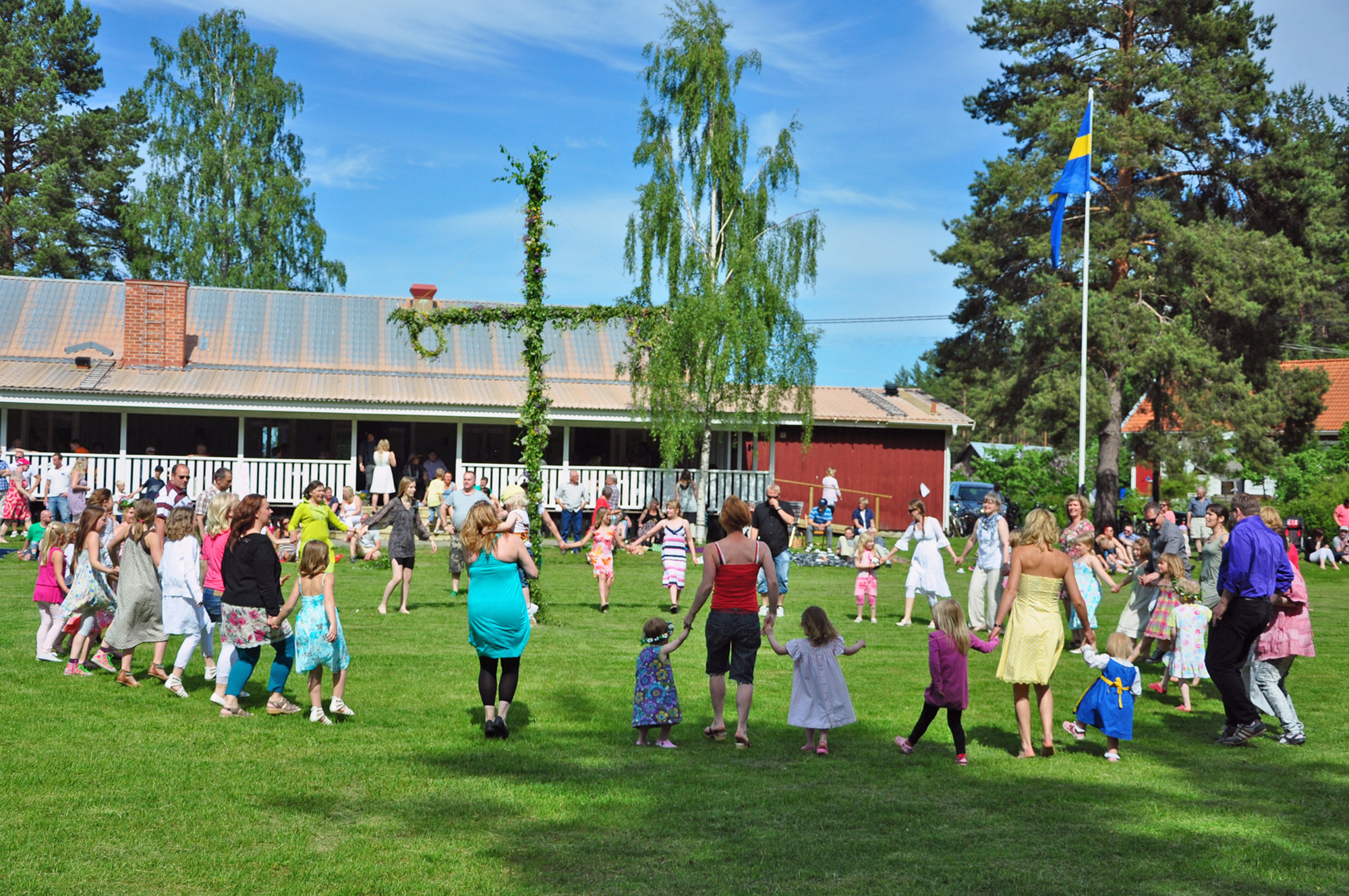 Röste.nu – Röstebilder – Midsommarfirande vid Dönjegården 2012