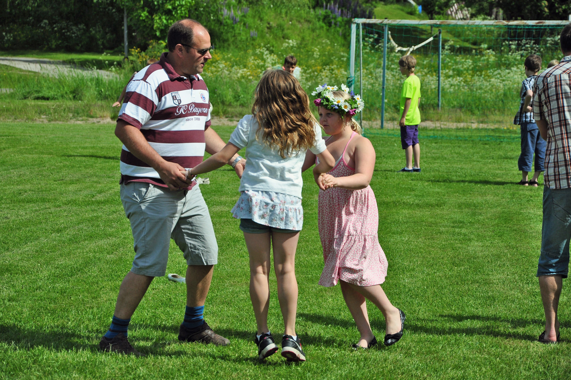 Röste.nu – Röstebilder – Midsommarfirande vid Dönjegården 2012