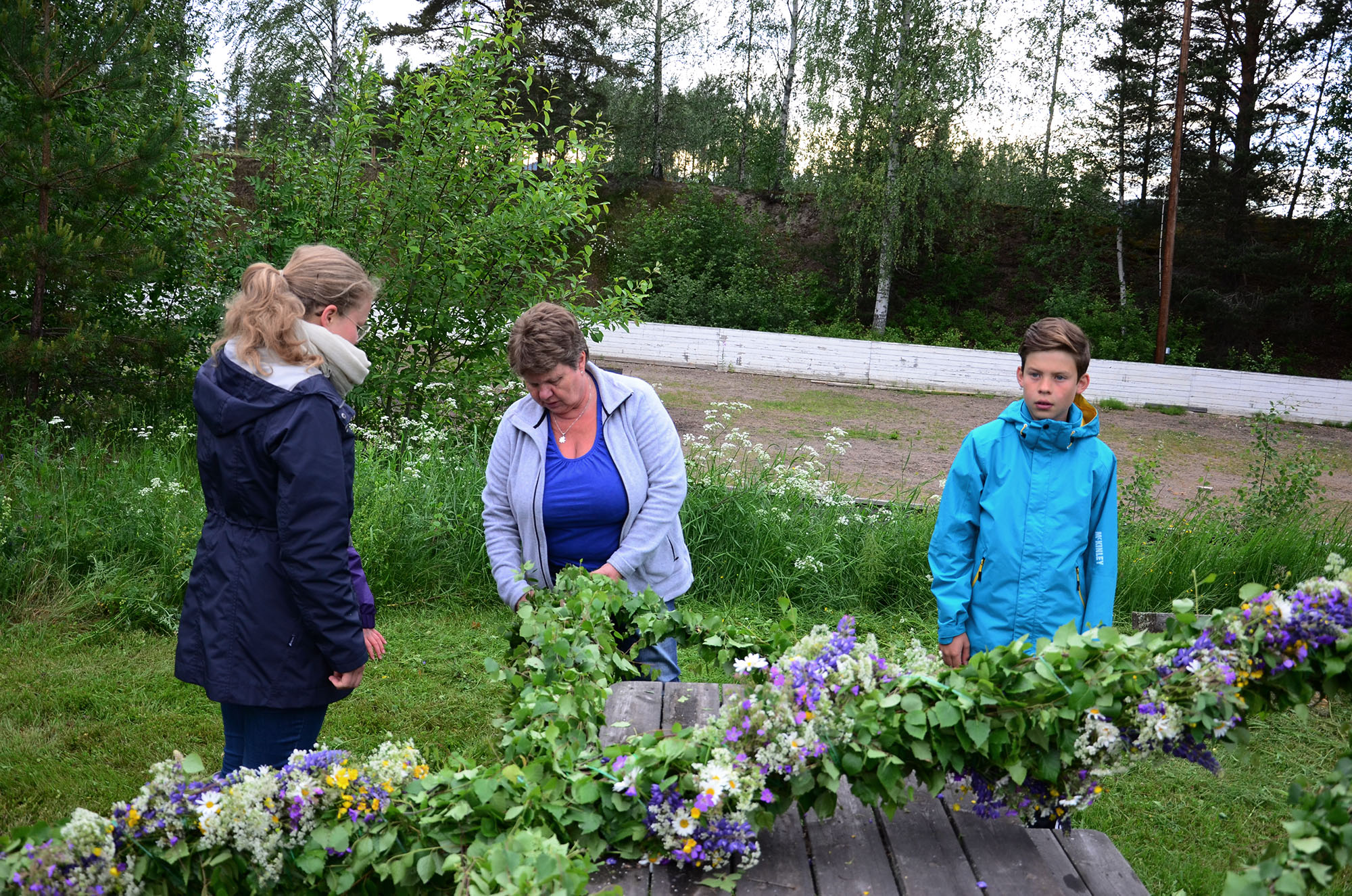 Röste.nu – Röstebilder – Midsommarfirande vid Dönjegården 2014
