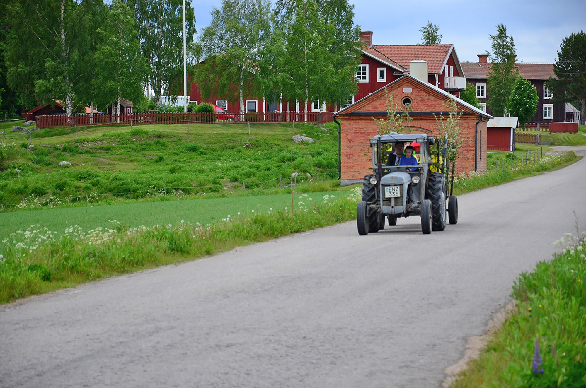 Röste.nu – Röstebilder – Midsommarfirande vid Dönjegården 2015