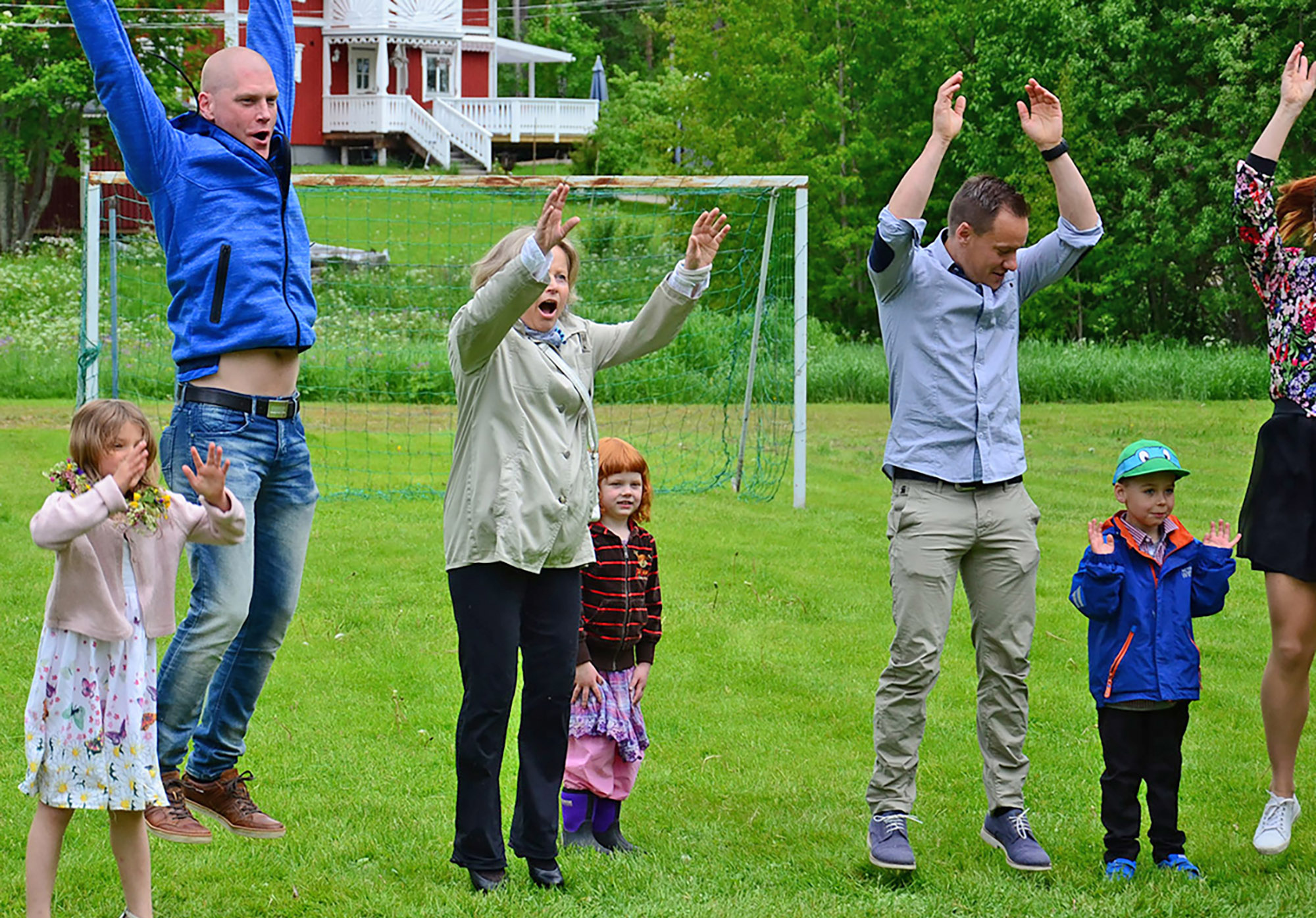 Röste.nu – Röstebilder – Midsommarfirande vid Dönjegården 2015