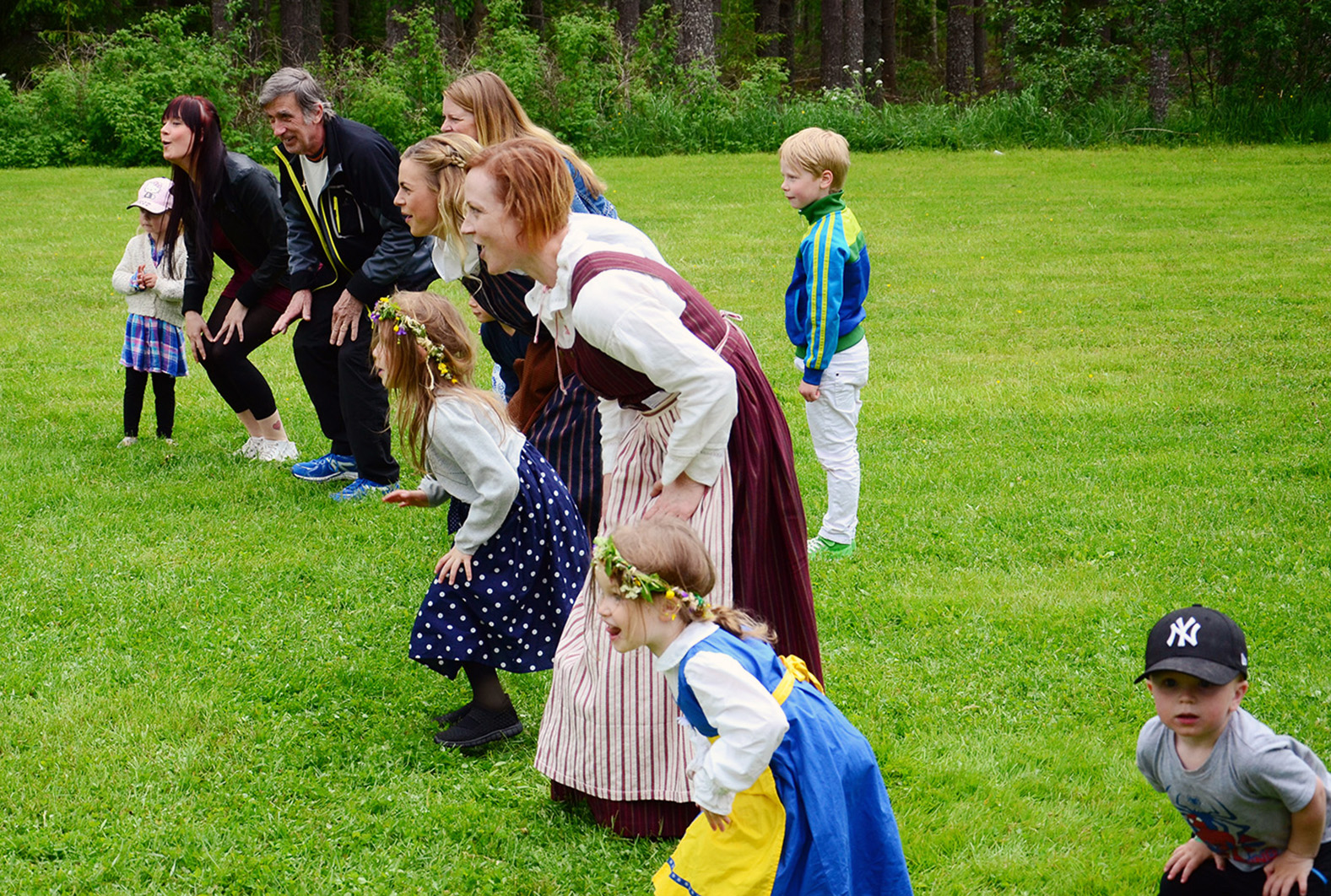 Röste.nu – Röstebilder – Midsommarfirande vid Dönjegården 2015