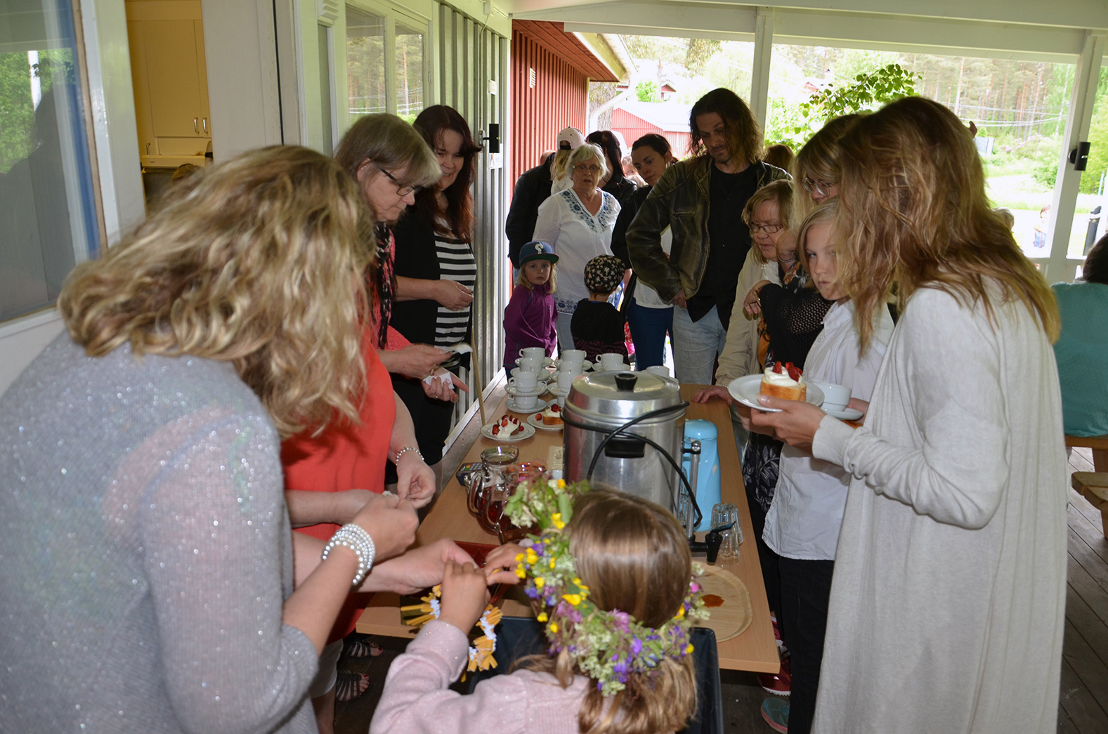 Röste.nu – Röstebilder – Midsommarfirande vid Dönjegården 2015