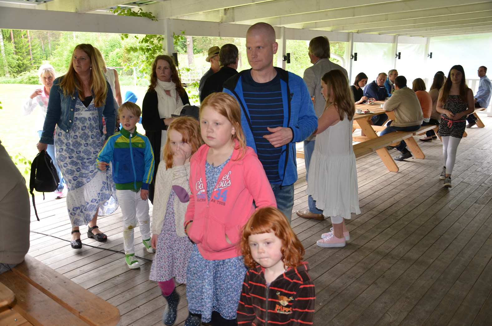 Röste.nu – Röstebilder – Midsommarfirande vid Dönjegården 2015