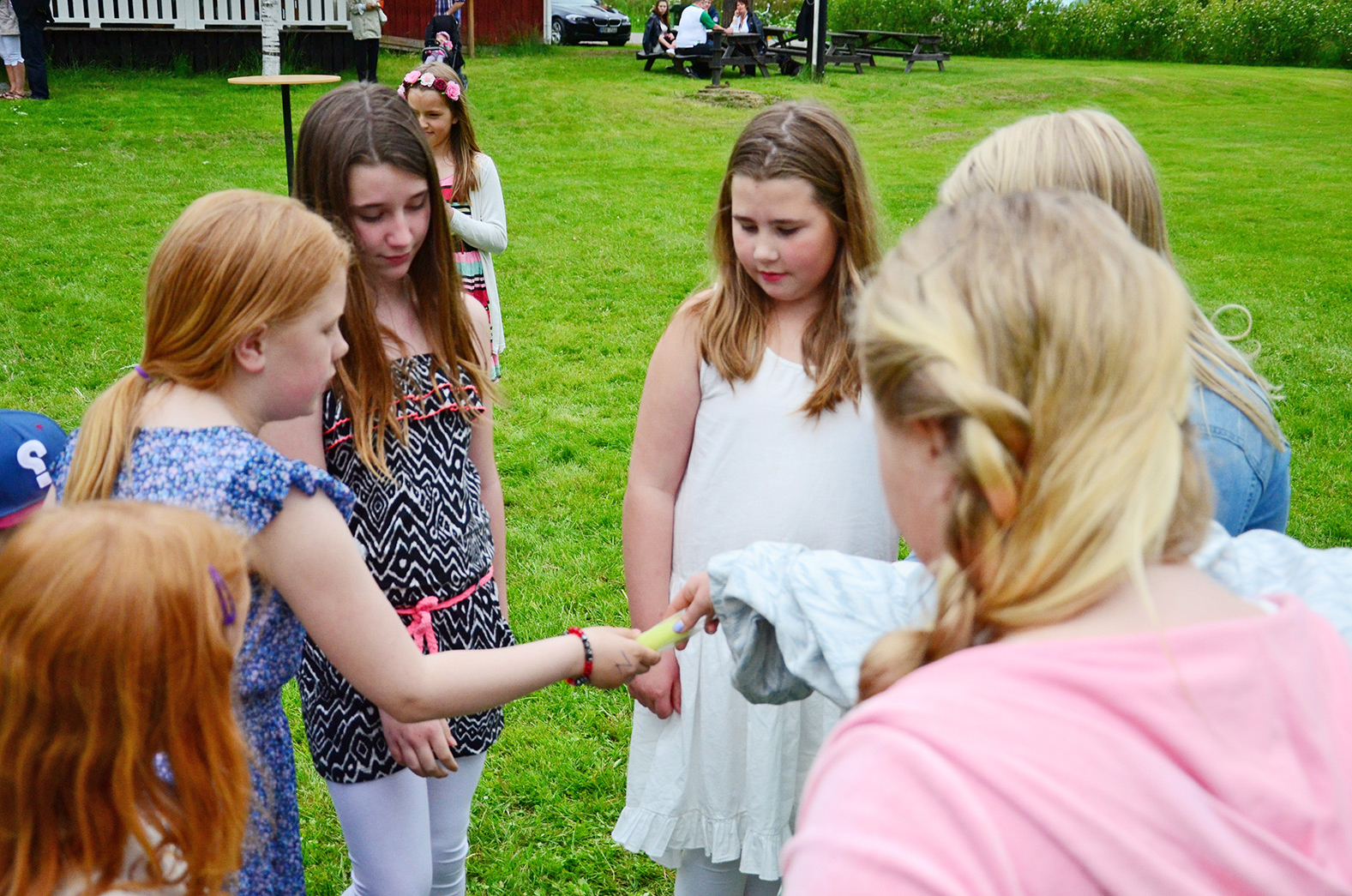 Röste.nu – Röstebilder – Midsommarfirande vid Dönjegården 2015