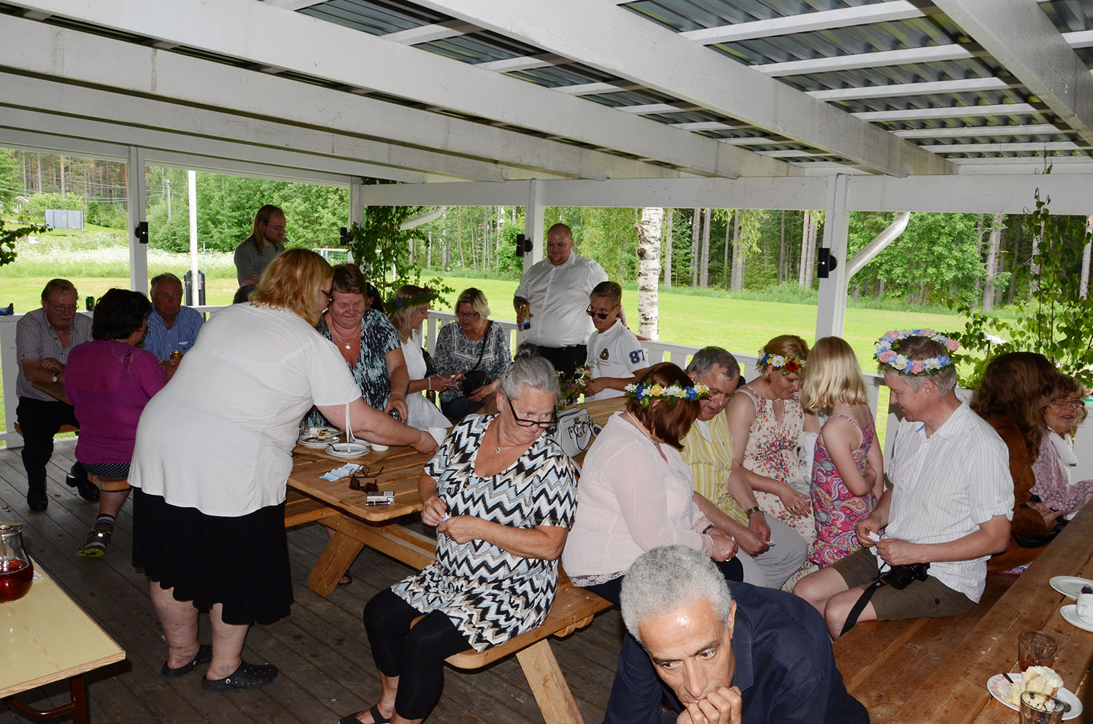 Röste.nu – Röstebilder – Midsommarfirande vid Dönjegården 2016