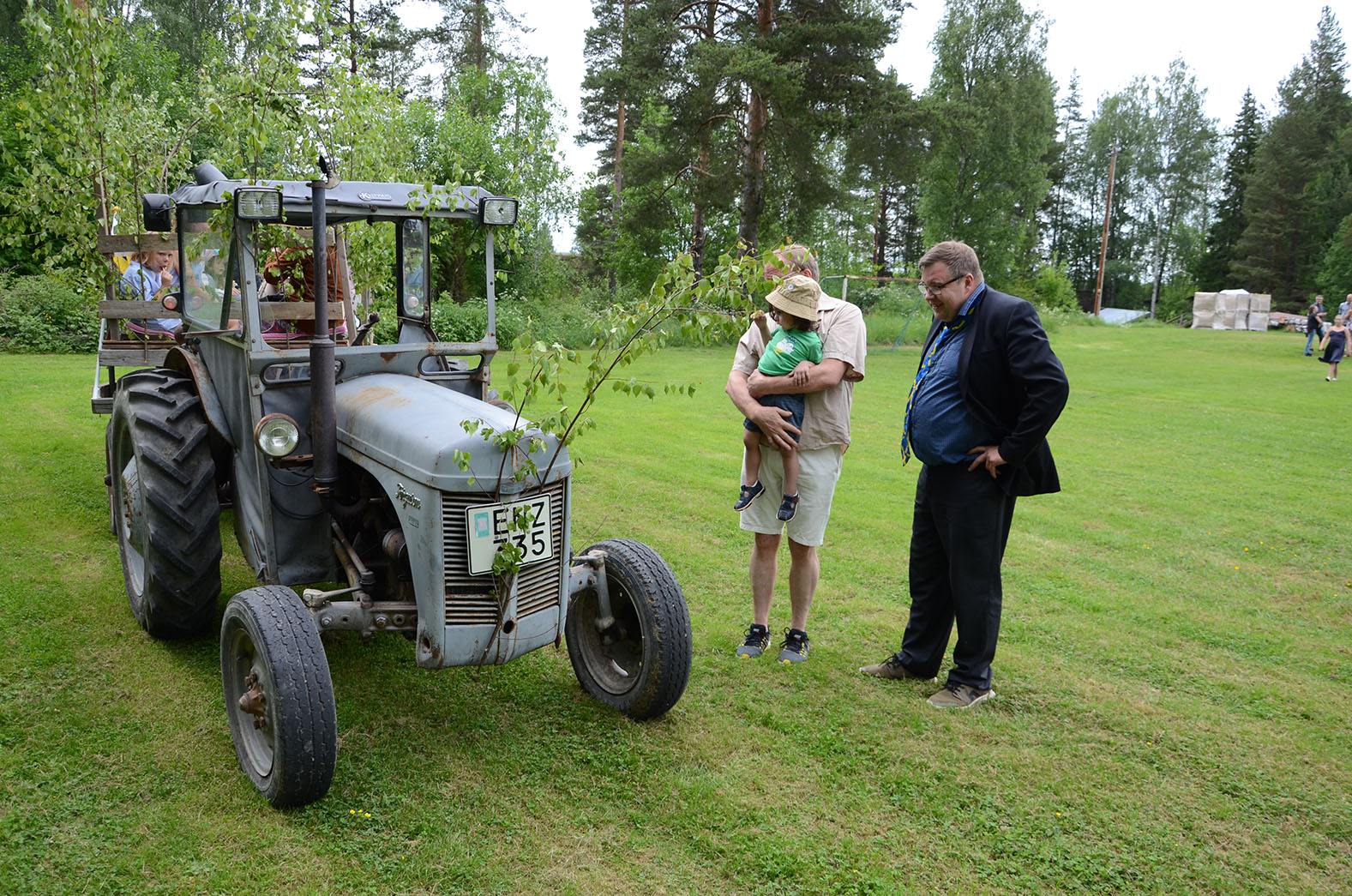 Röste.nu – Röstebilder – Midsommarfirande vid Dönjegården 2016