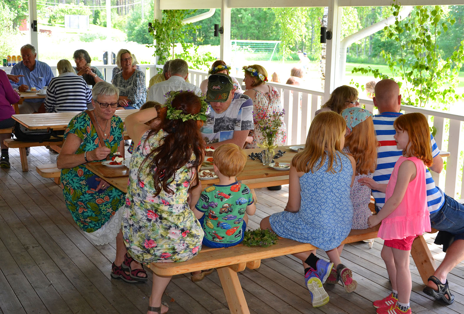 Röste.nu – Röstebilder – Midsommarfirande vid Dönjegården 2016