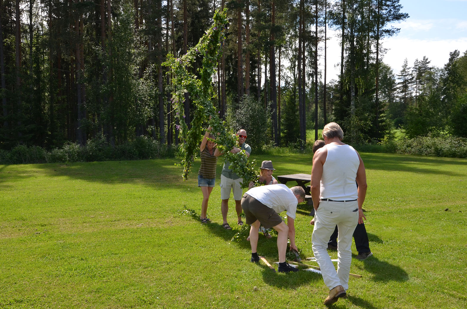 Röste.nu – Röstebilder – Midsommarfirande vid Dönjegården 2016