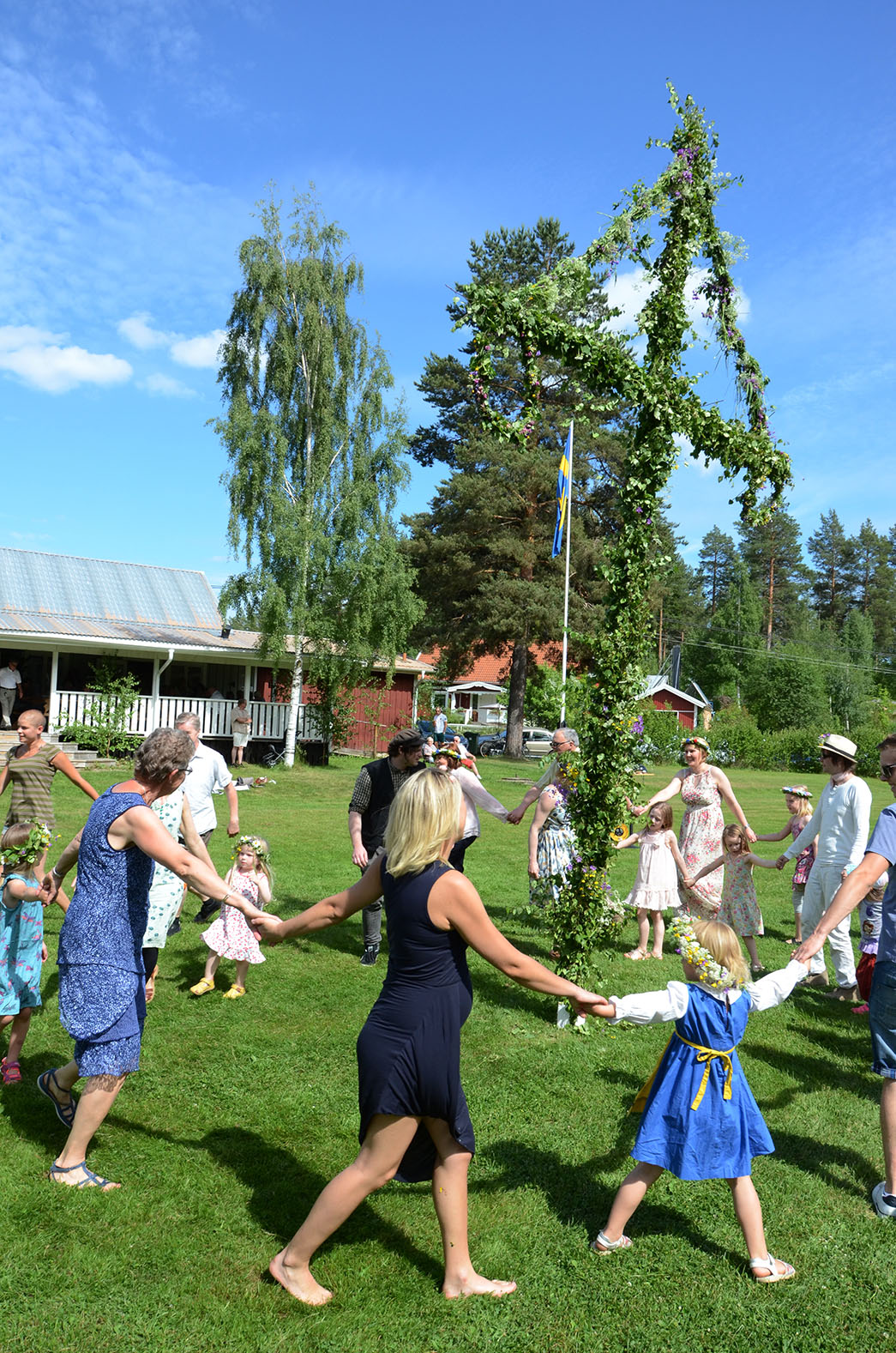 Röste.nu – Röstebilder – Midsommarfirande vid Dönjegården 2016
