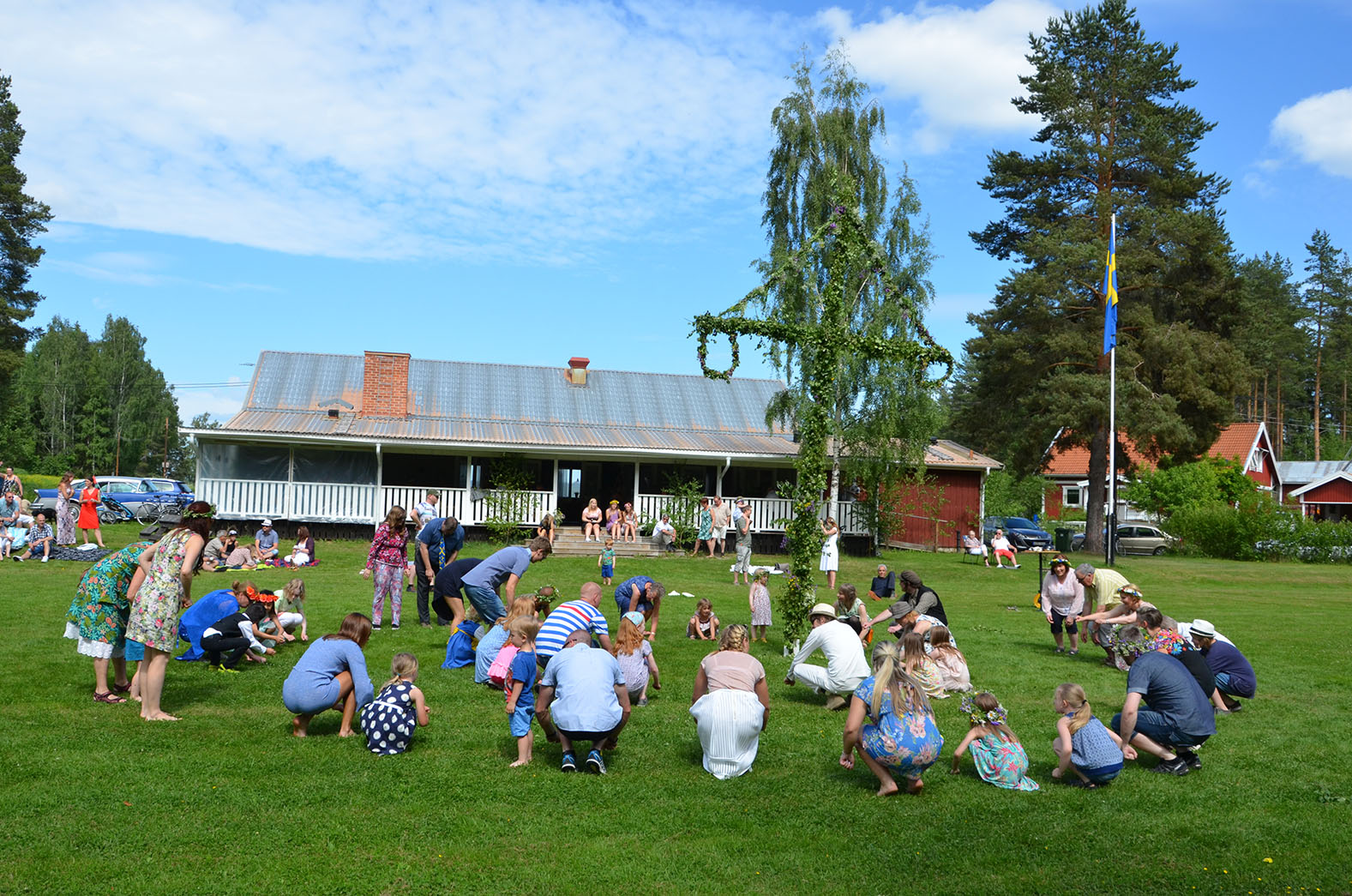 Röste.nu – Röstebilder – Midsommarfirande vid Dönjegården 2016