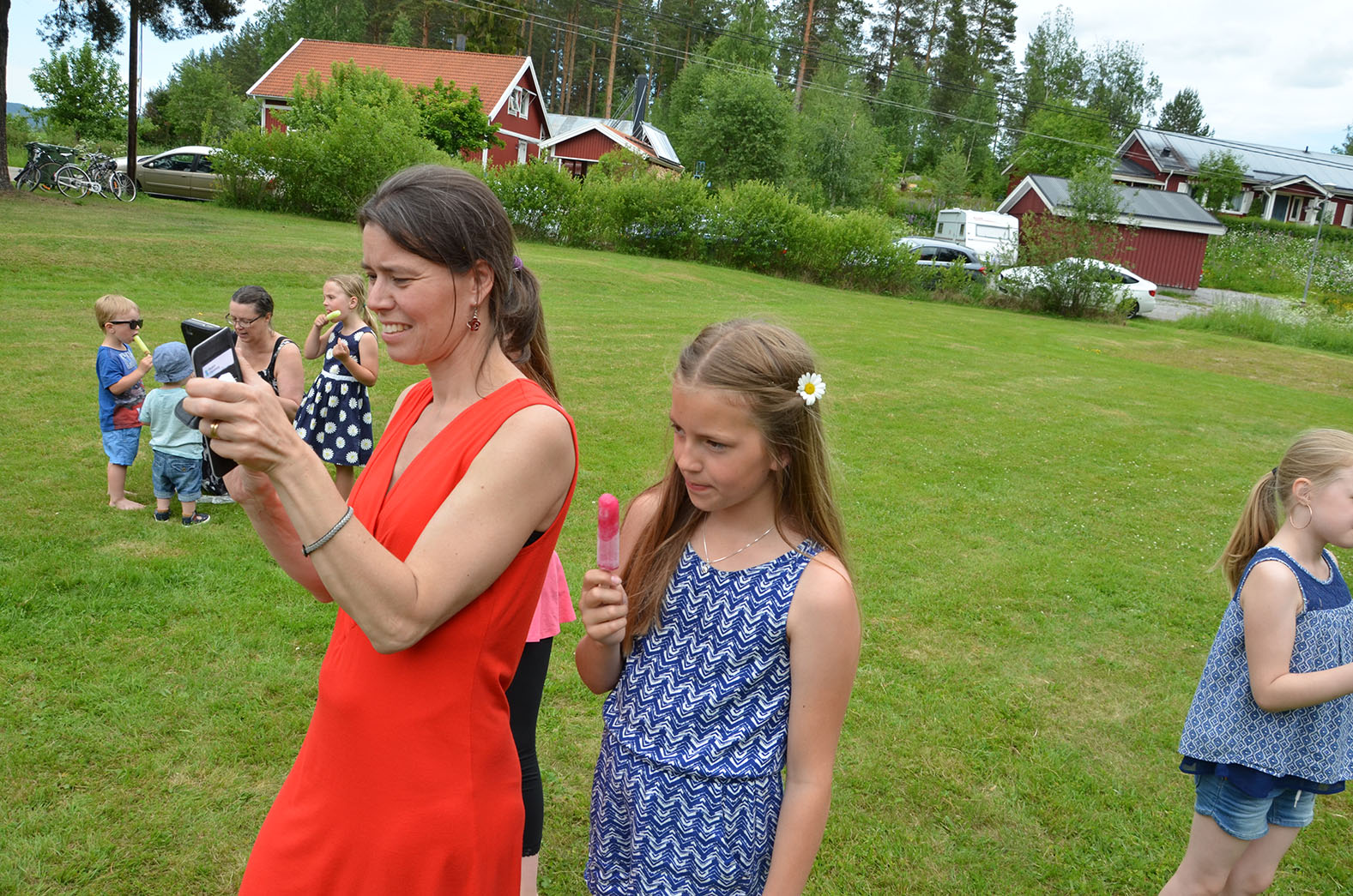 Röste.nu – Röstebilder – Midsommarfirande vid Dönjegården 2016
