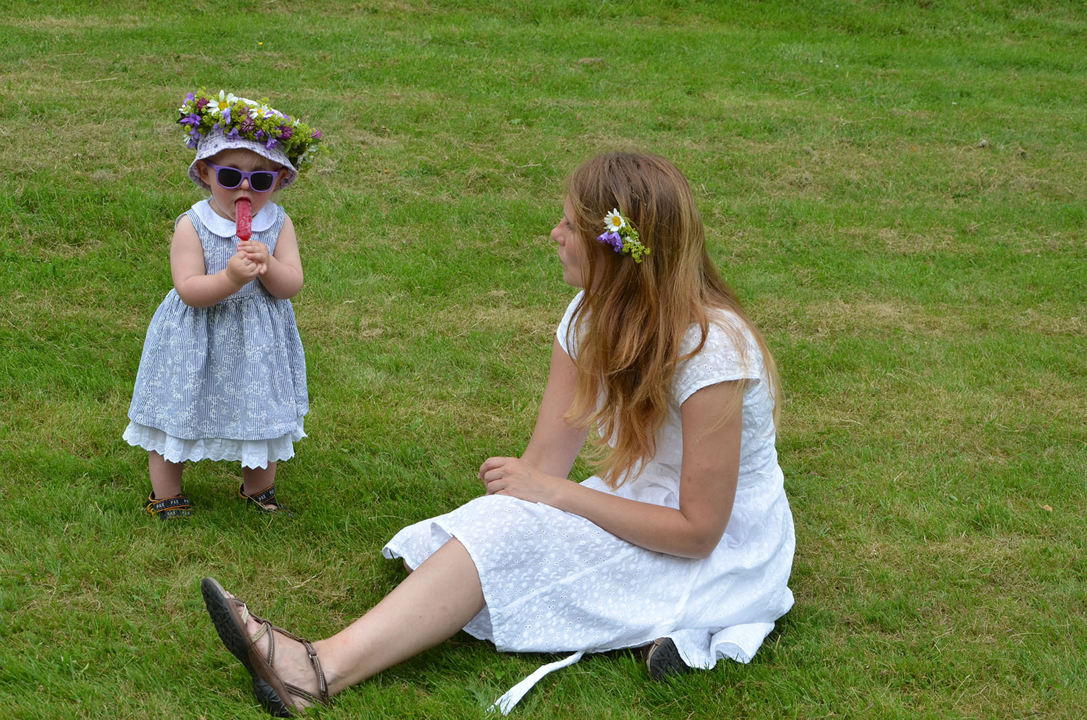 Röste.nu – Röstebilder – Midsommarfirande vid Dönjegården 2016