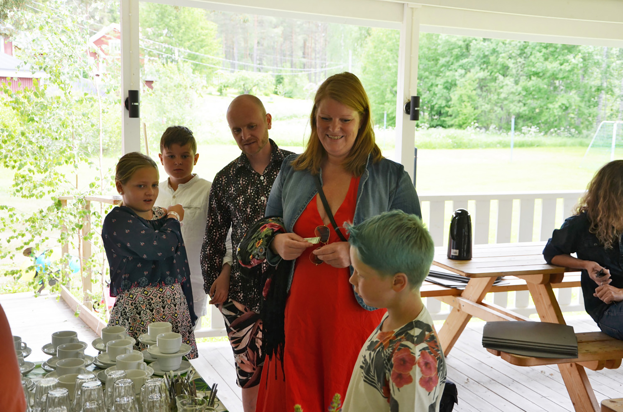 Röste.nu – Röstebilder – Midsommarfirande vid Dönjegården 2017