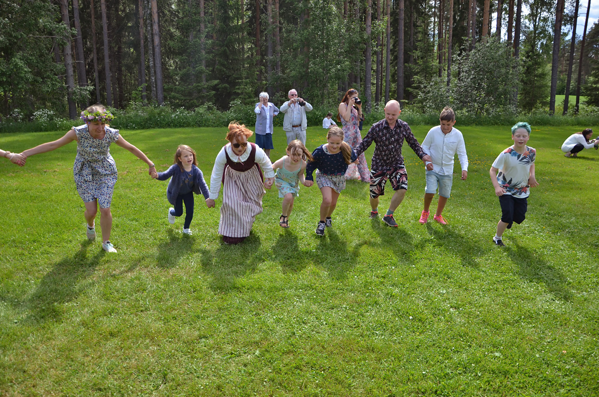 Röste.nu – Röstebilder – Midsommarfirande vid Dönjegården 2017