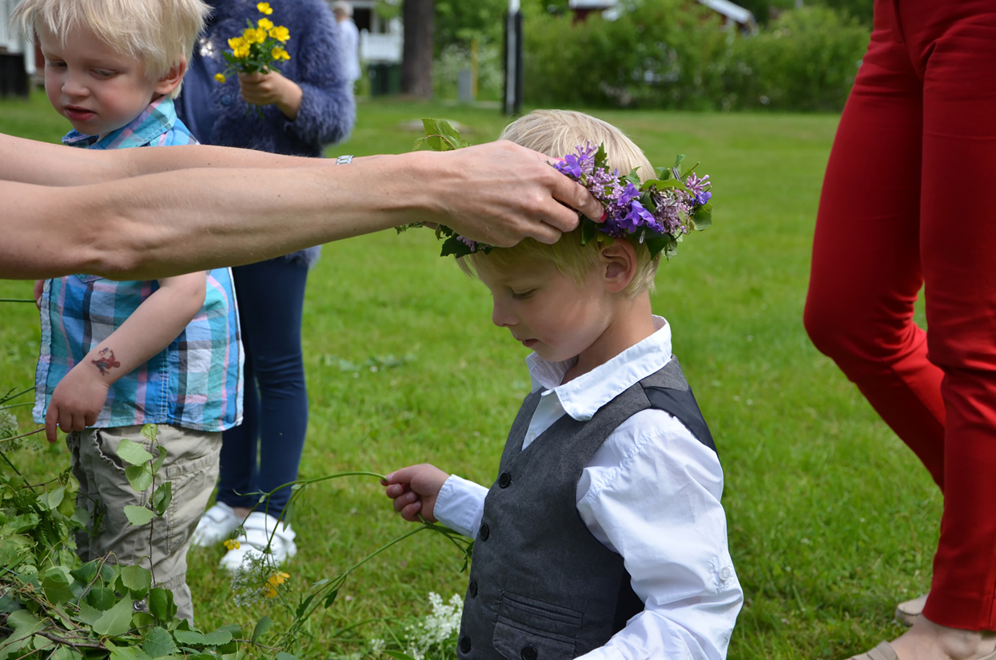 Röste.nu – Röstebilder – Midsommarfirande vid Dönjegården 2017