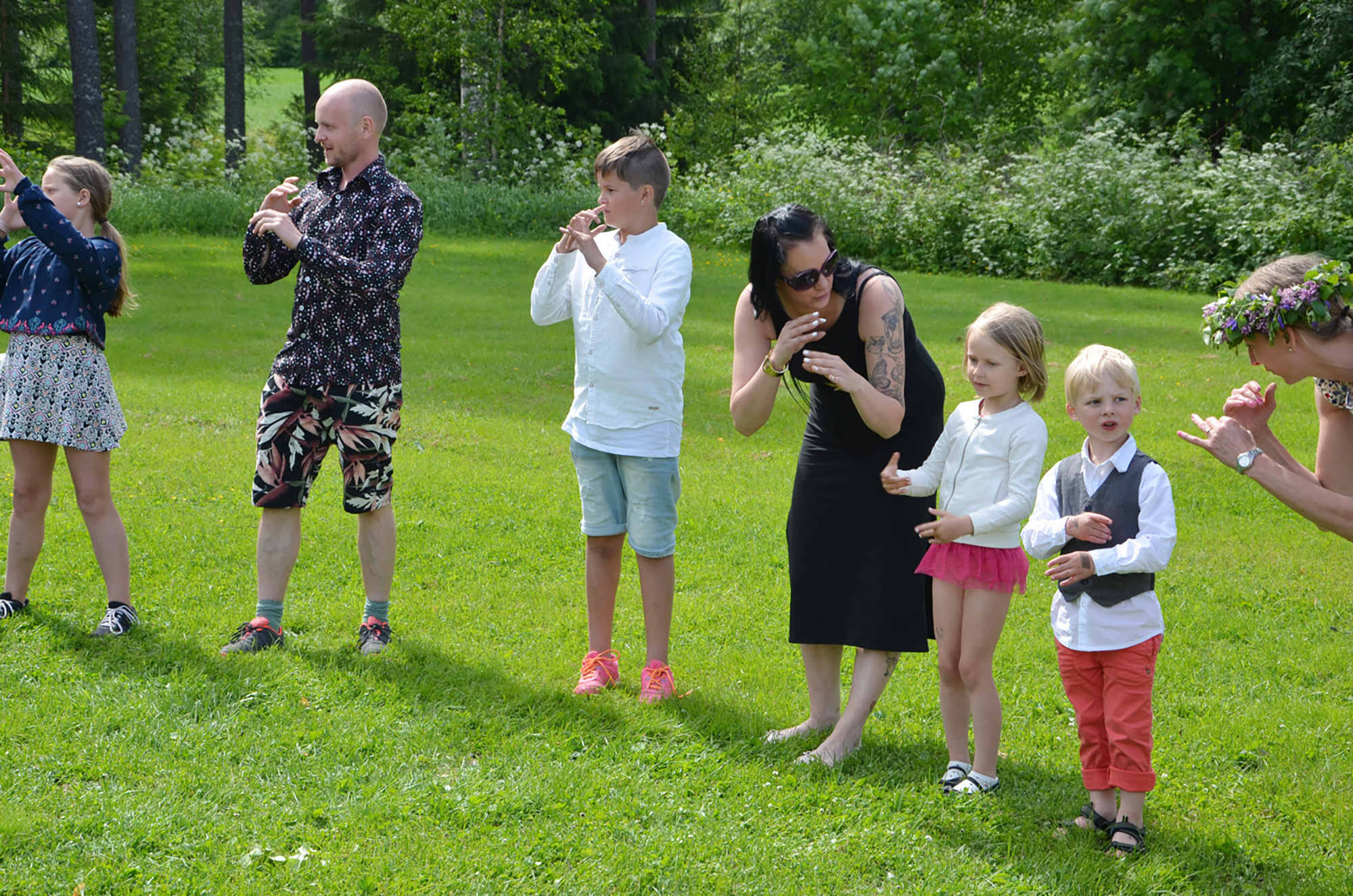 Röste.nu – Röstebilder – Midsommarfirande vid Dönjegården 2017