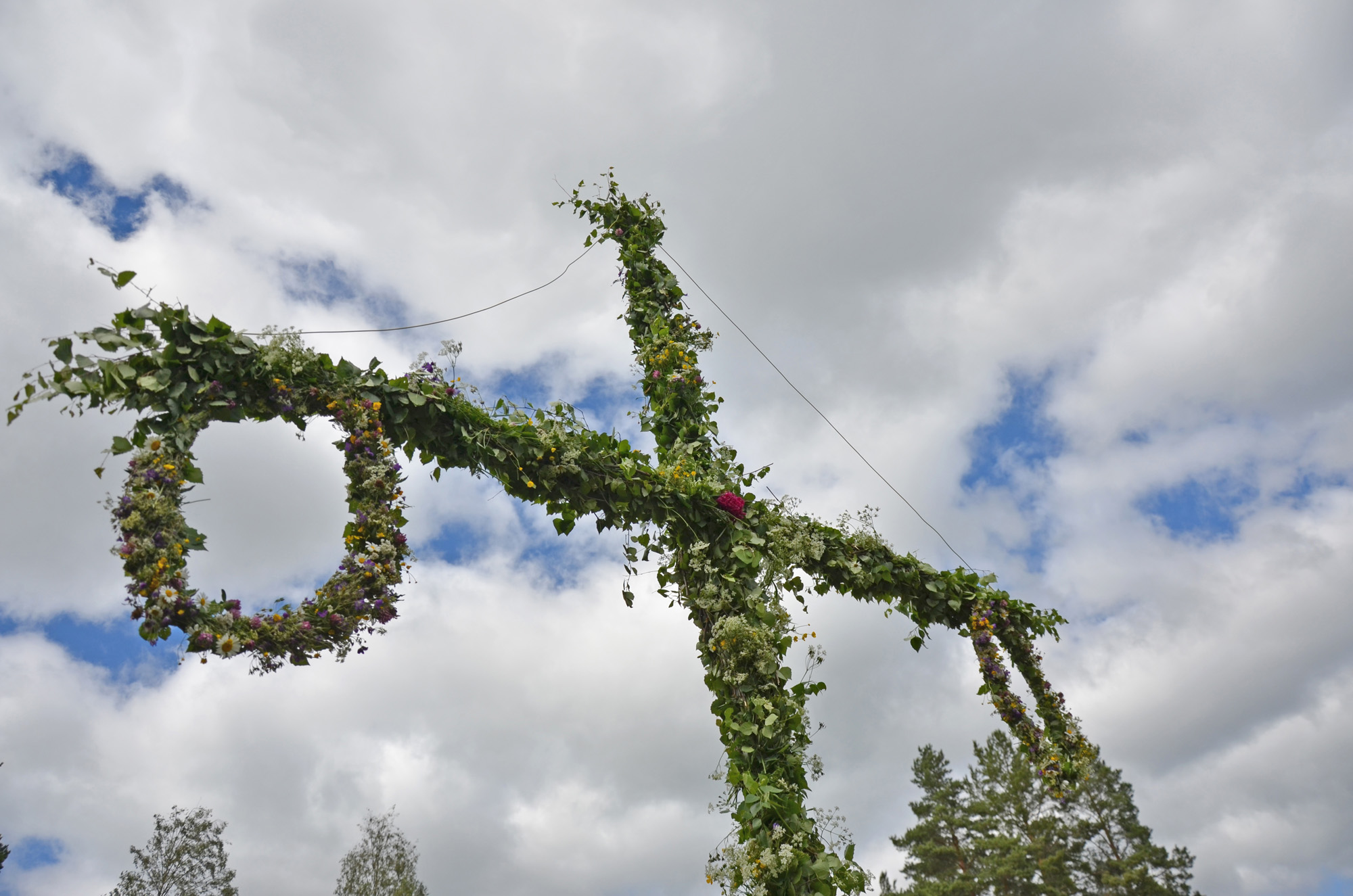 Röste.nu – Röstebilder – Välbesökt midsommarfirande vid Dönjegården 2018