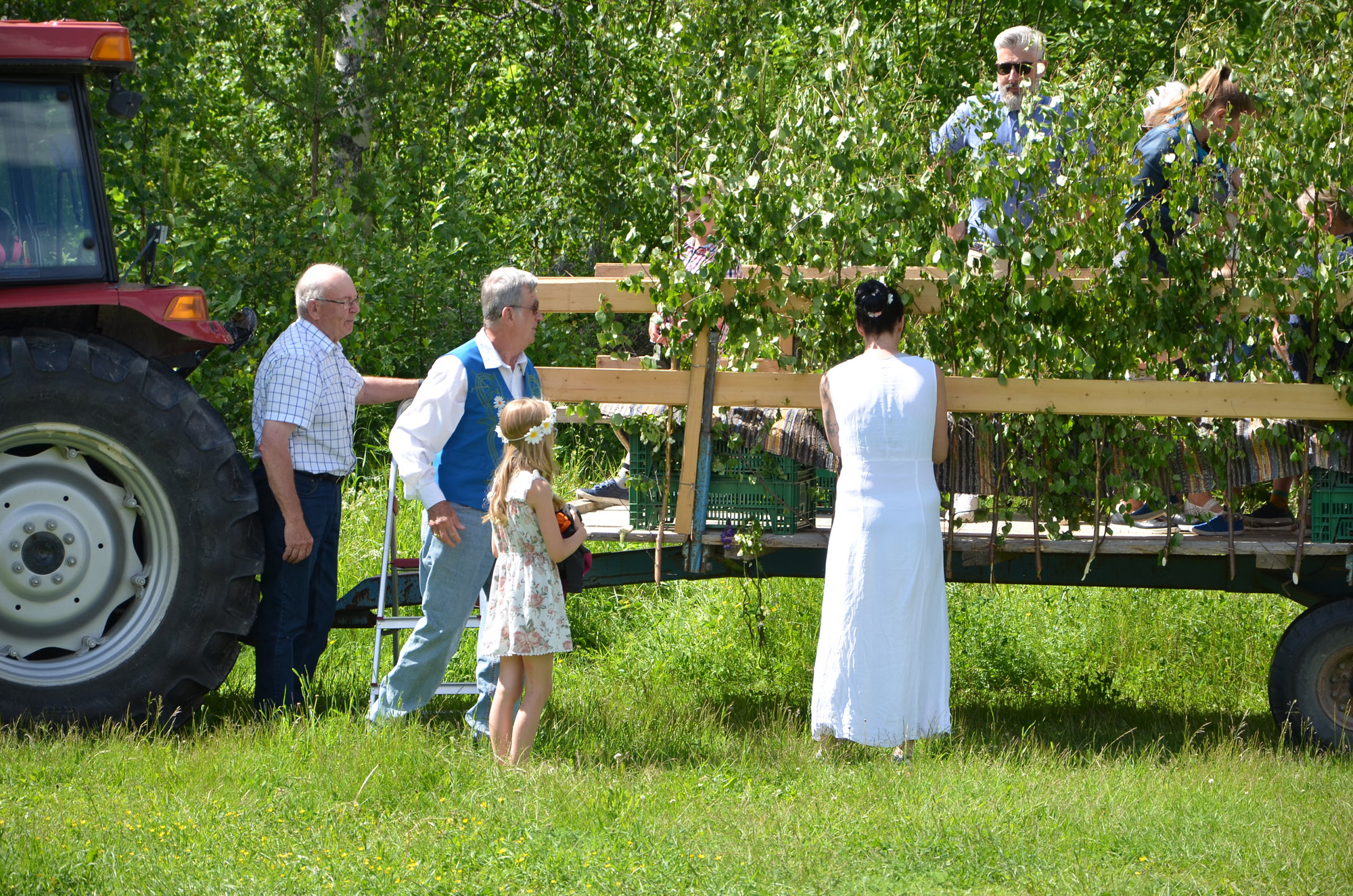 Röste.nu – Röstebilder – Midsommarfirande vid Dönjegården 2019