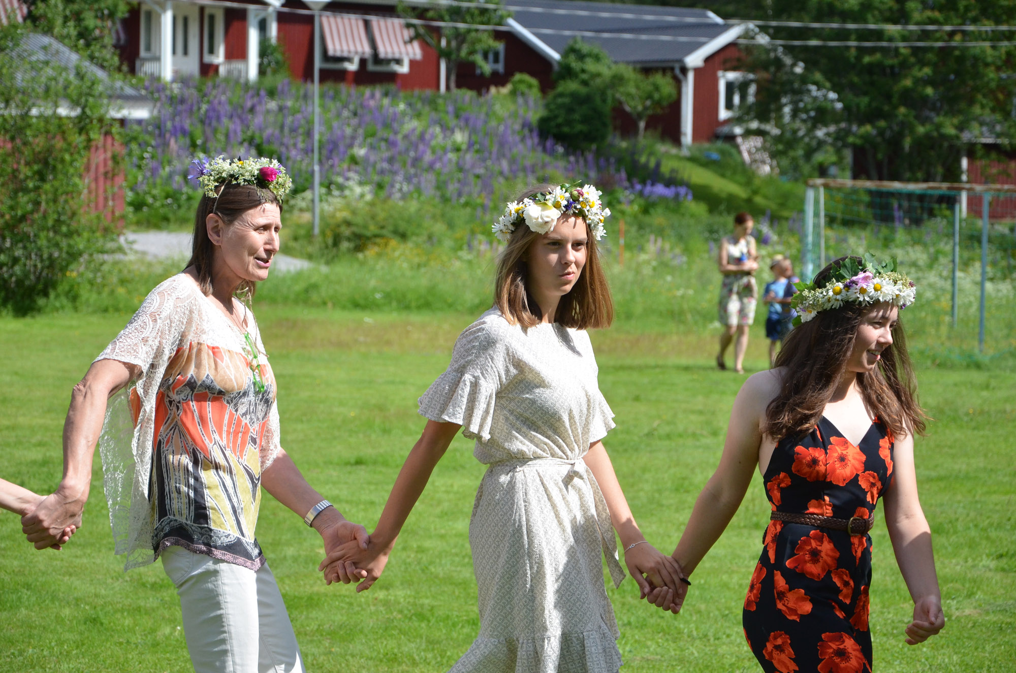 Röste.nu – Röstebilder – Midsommarfirande vid Dönjegården 2019