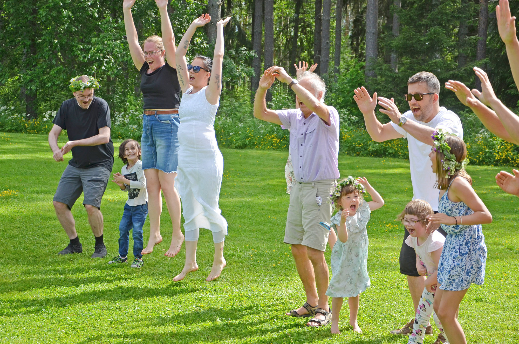 Röste.nu – Röstebilder – Midsommarfirande vid Dönjegården 2019