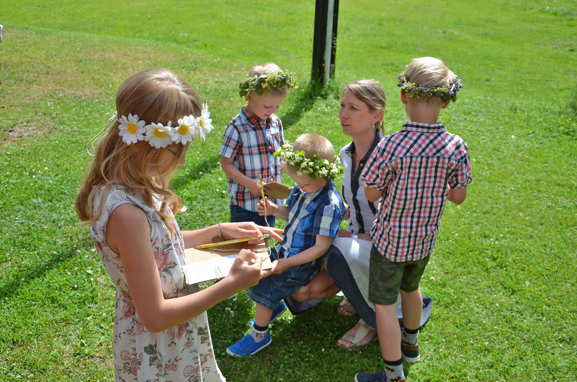 Röste.nu – Röstebilder – Midsommarfirande vid Dönjegården 2019