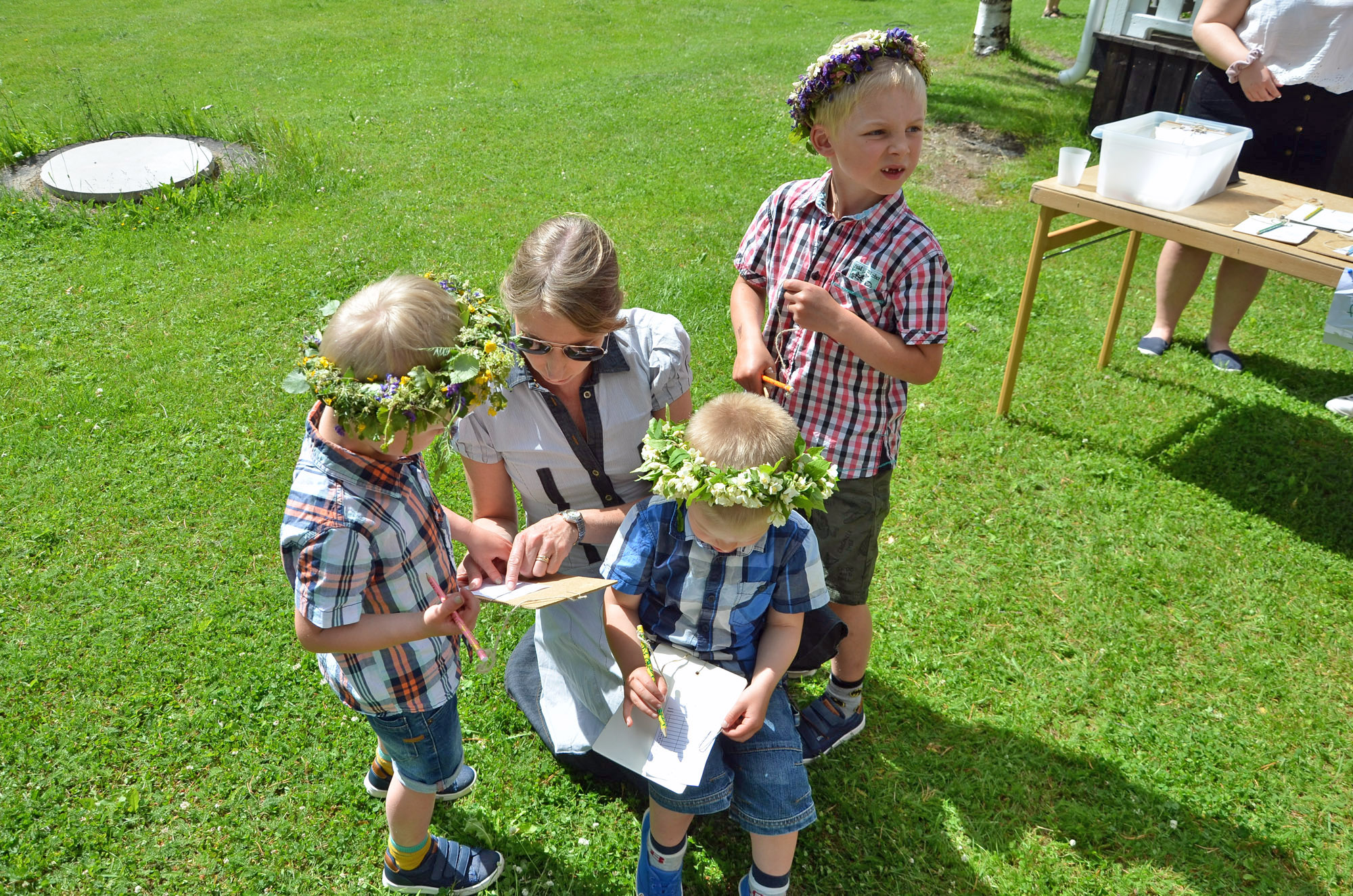 Röste.nu – Röstebilder – Midsommarfirande vid Dönjegården 2019
