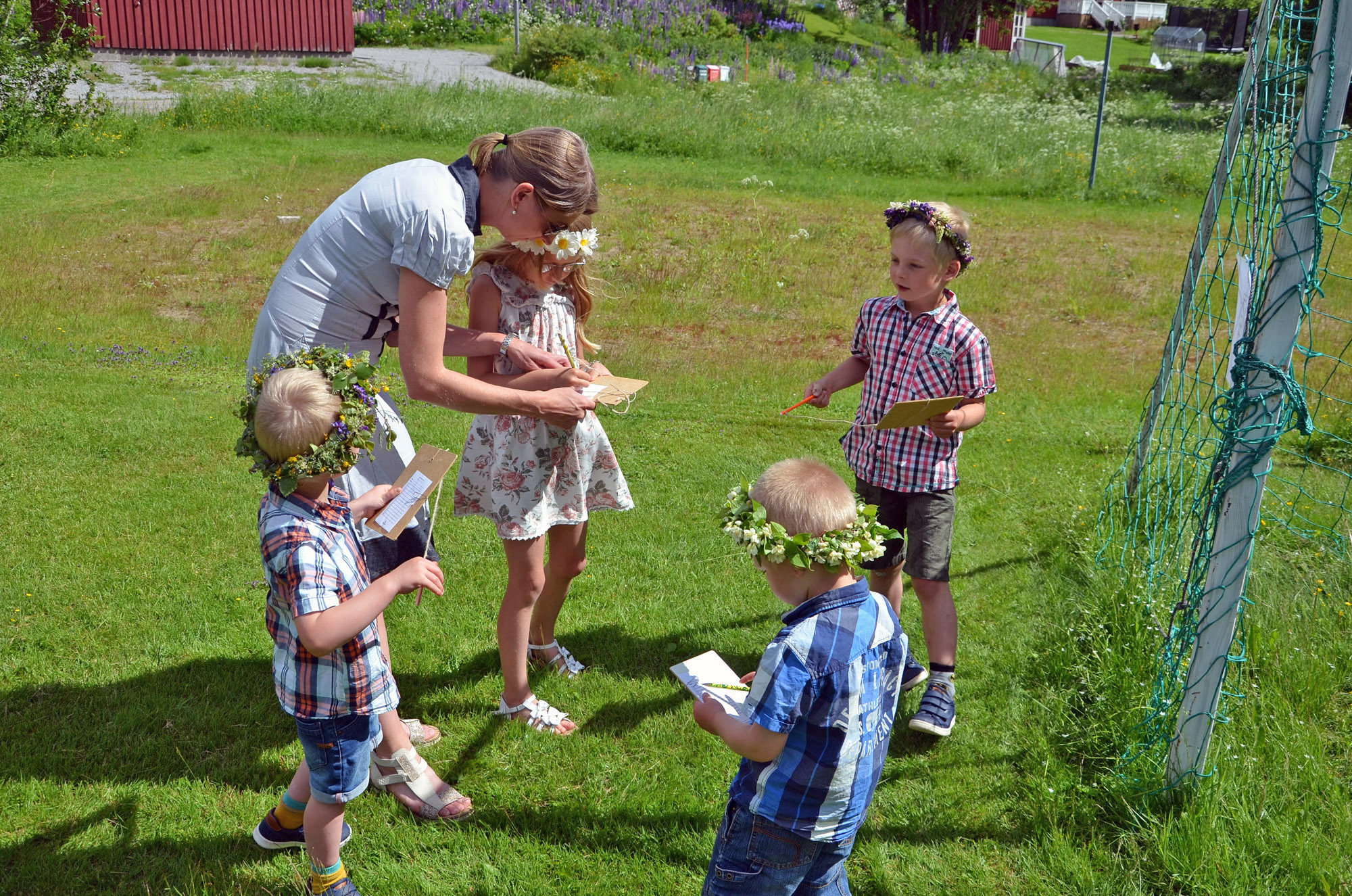 Röste.nu – Röstebilder – Midsommarfirande vid Dönjegården 2019