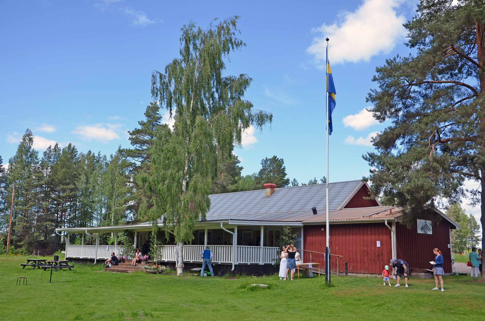 Röste.nu – Röstebilder – Midsommarfirande vid Dönjegården 2019