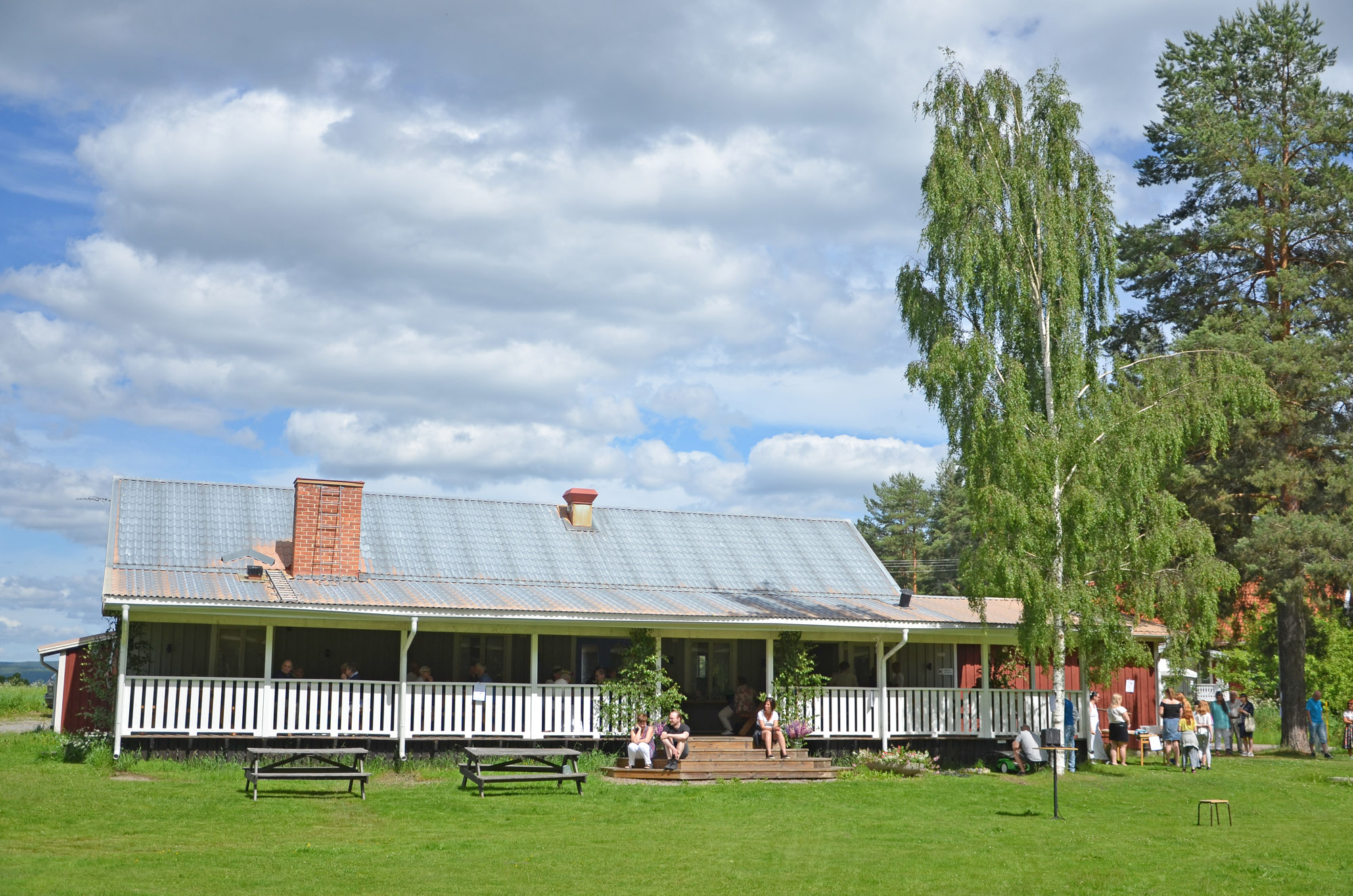Röste.nu – Röstebilder – Midsommarfirande vid Dönjegården 2019