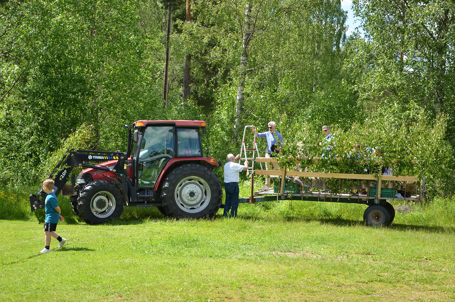 Röste.nu – Röstebilder – Midsommarfirande vid Dönjegården 2019
