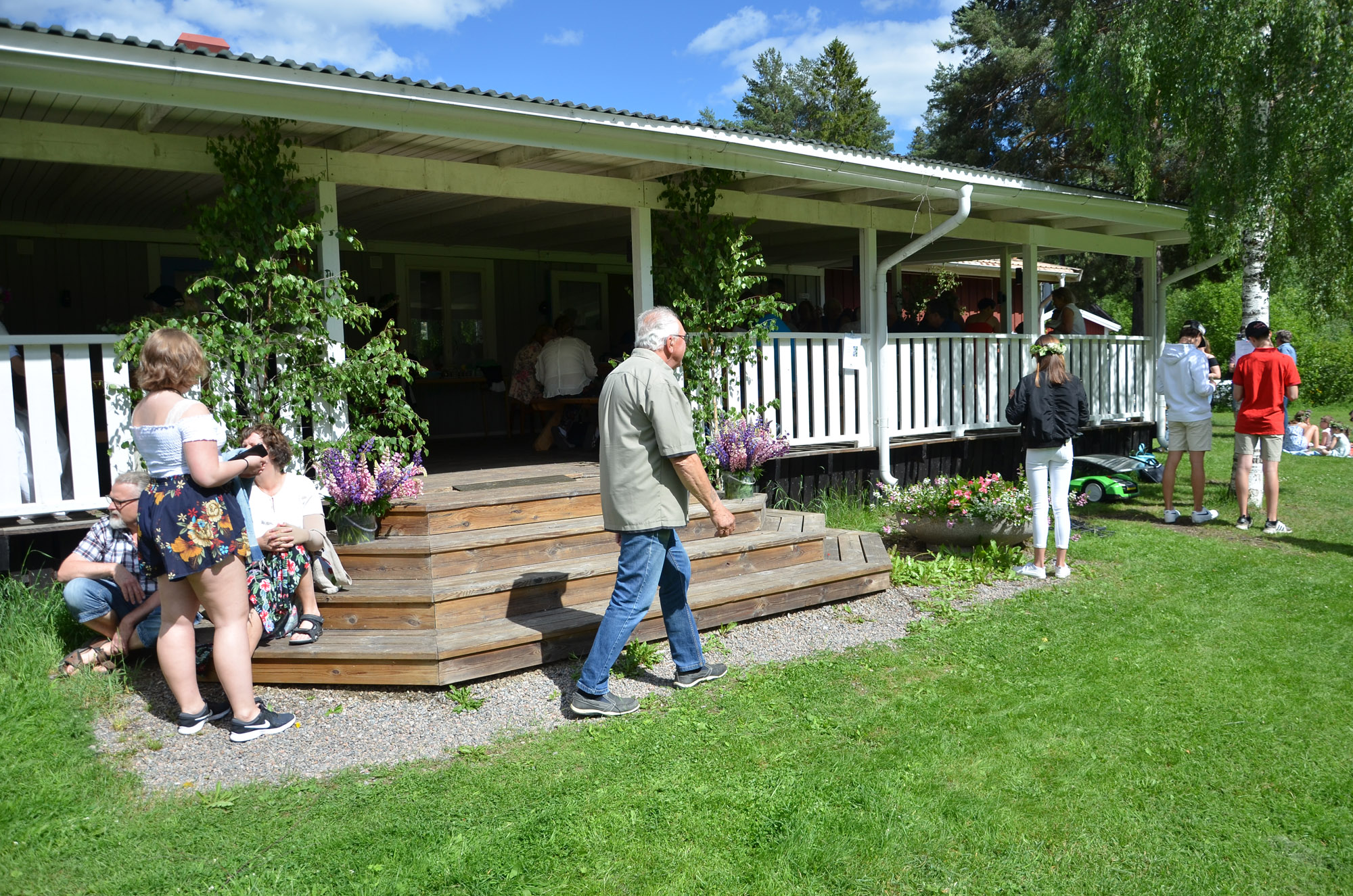 Röste.nu – Röstebilder – Midsommarfirande vid Dönjegården 2019
