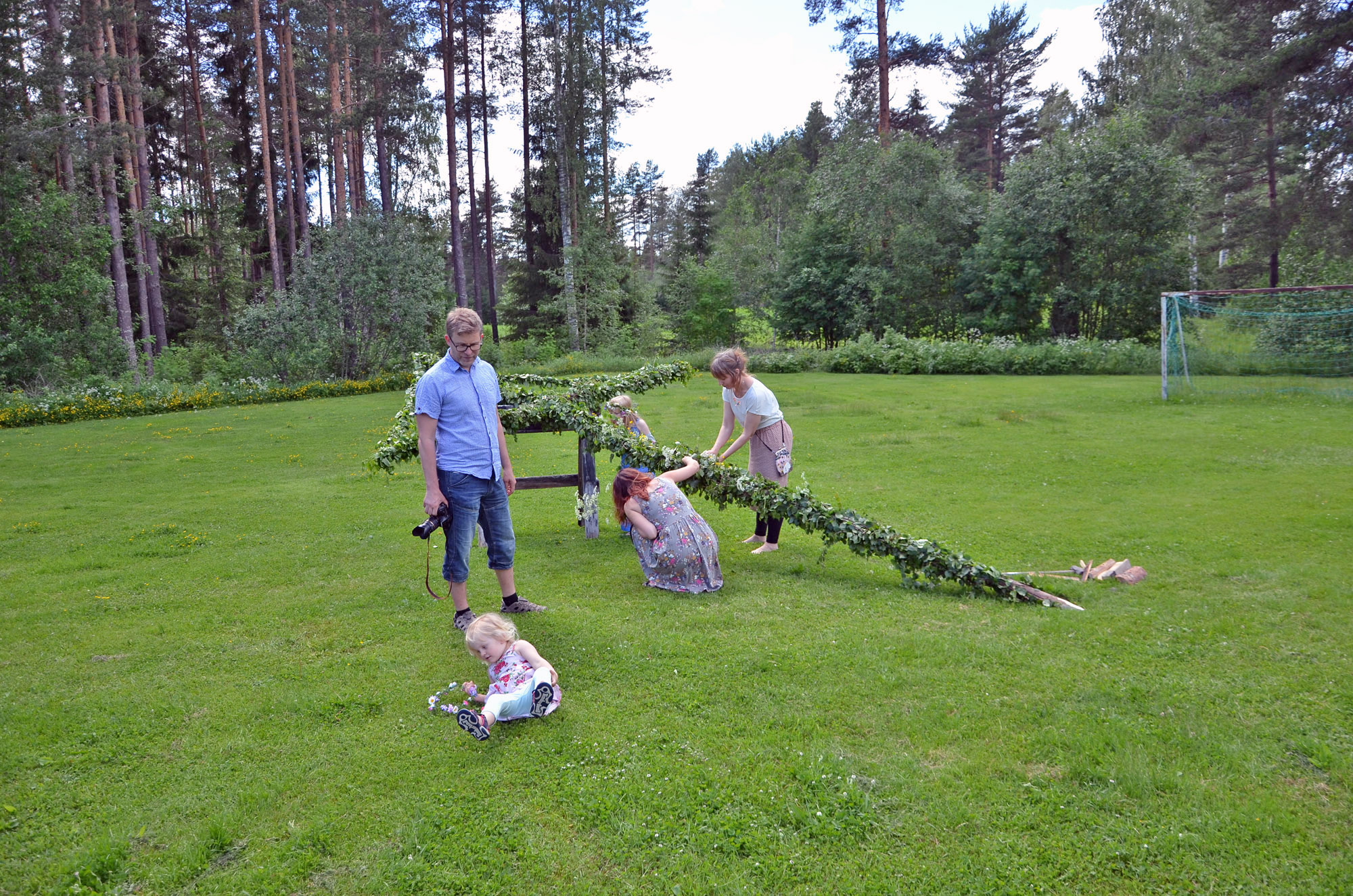 Röste.nu – Röstebilder – Midsommarfirande vid Dönjegården 2019