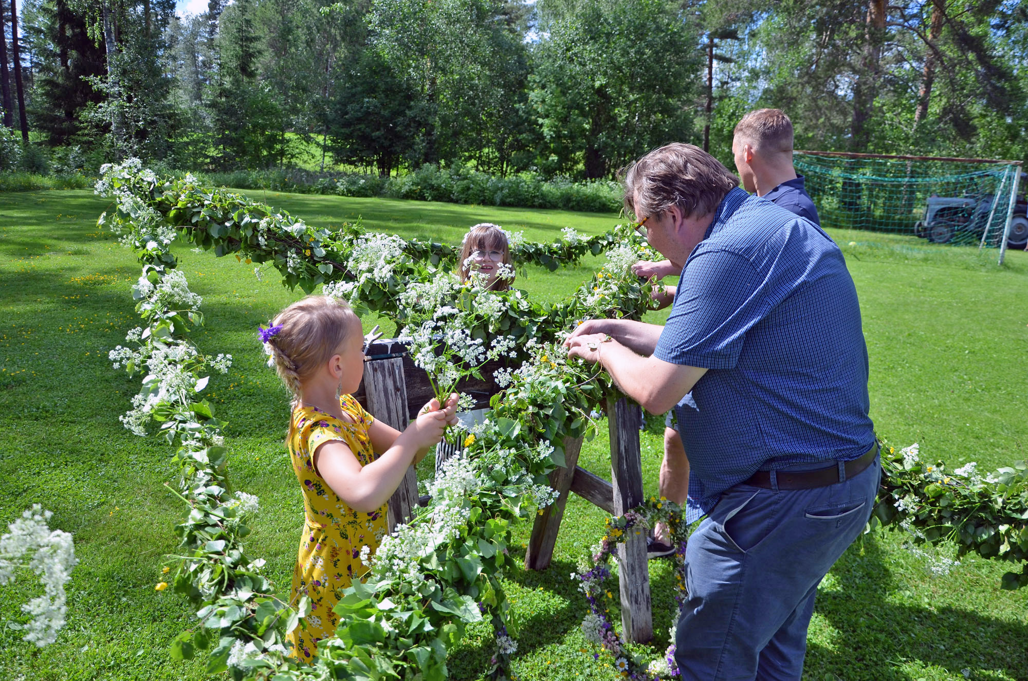 Röste.nu – Röstebilder – Midsommarfirande vid Dönjegården 2019