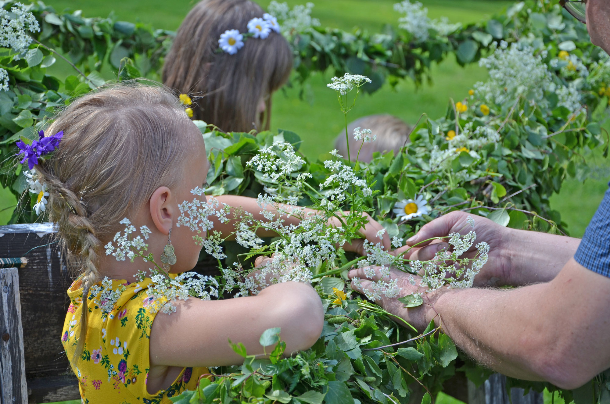 Röste.nu – Röstebilder – Midsommarfirande vid Dönjegården 2019