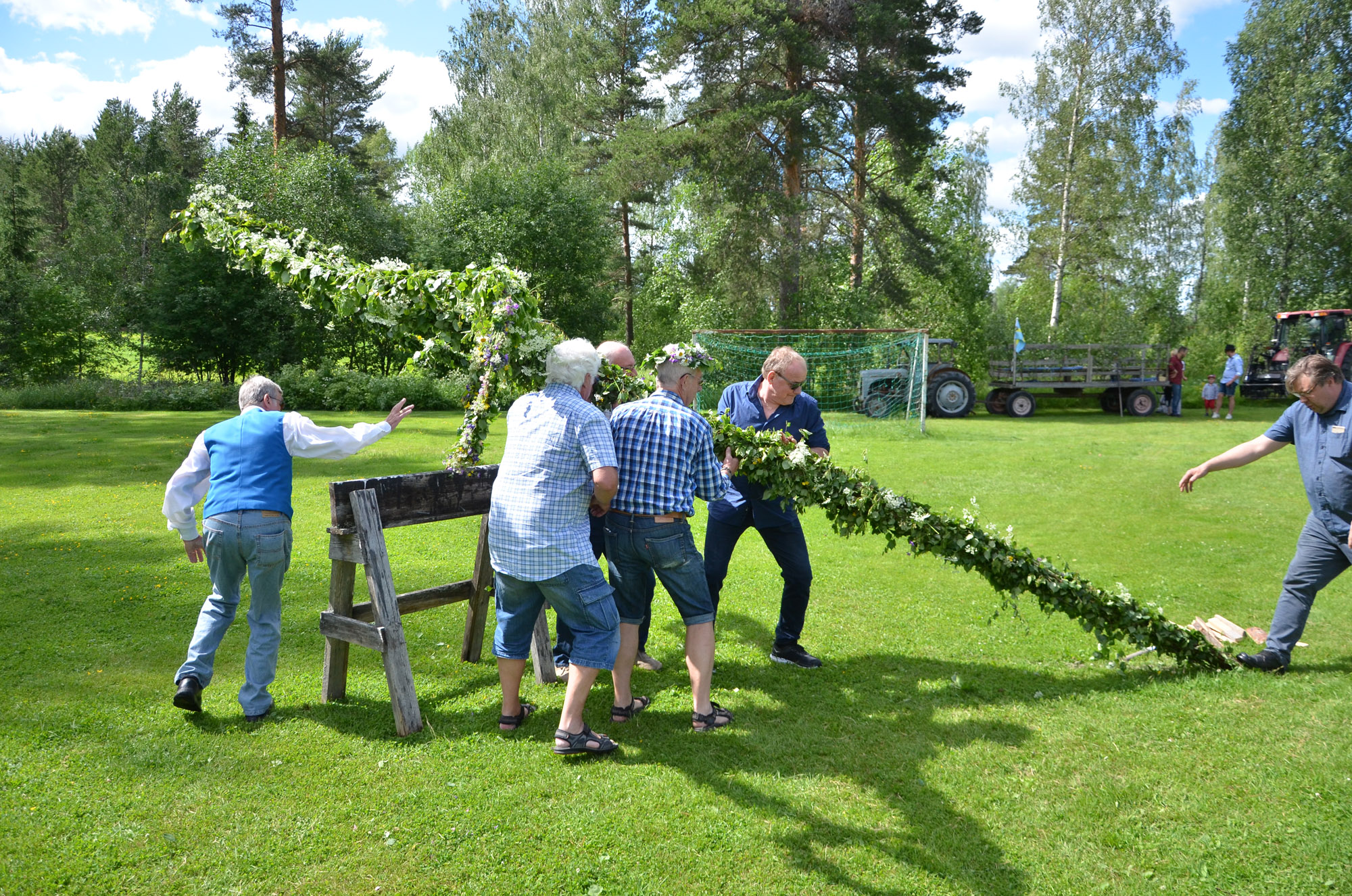Röste.nu – Röstebilder – Midsommarfirande vid Dönjegården 2019