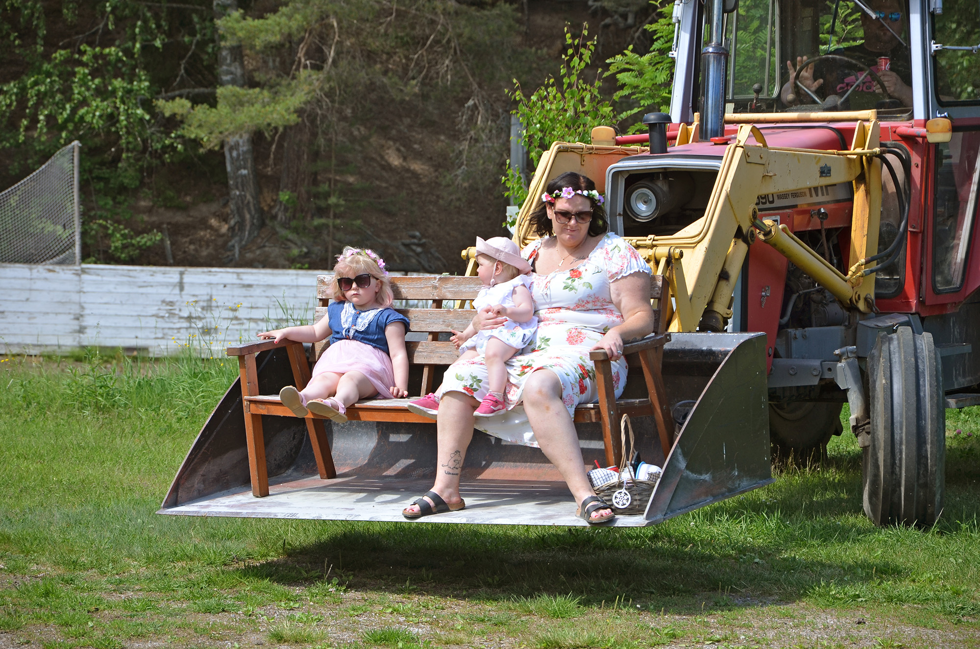 Röste.nu – Röstebilder – Midsommarfirande vid Dönjegården 2022