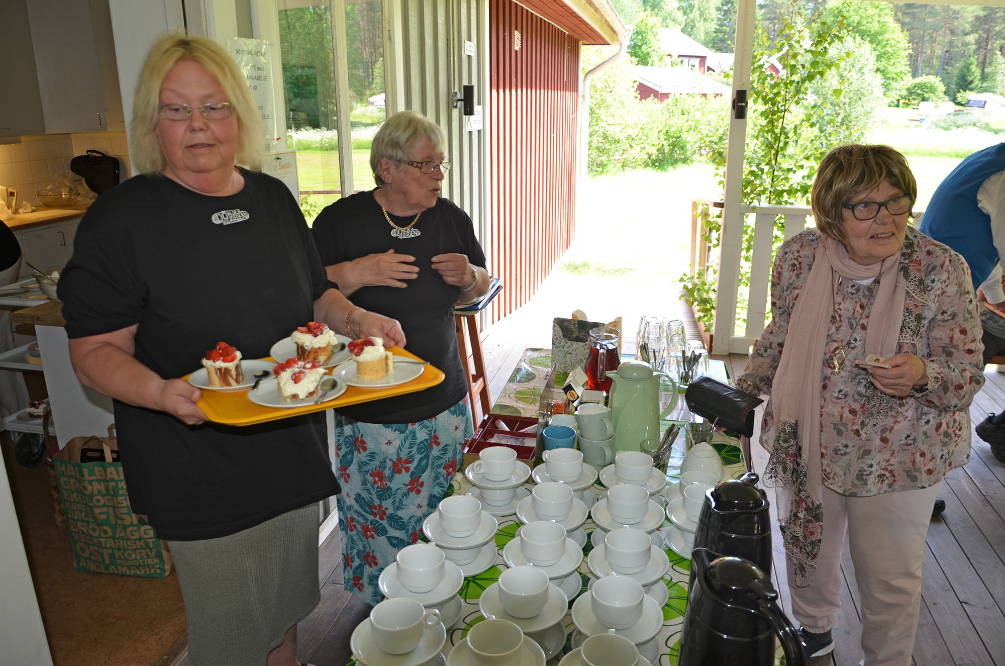 Röste.nu – Röstebilder – Midsommarfirande vid Dönjegården 2022