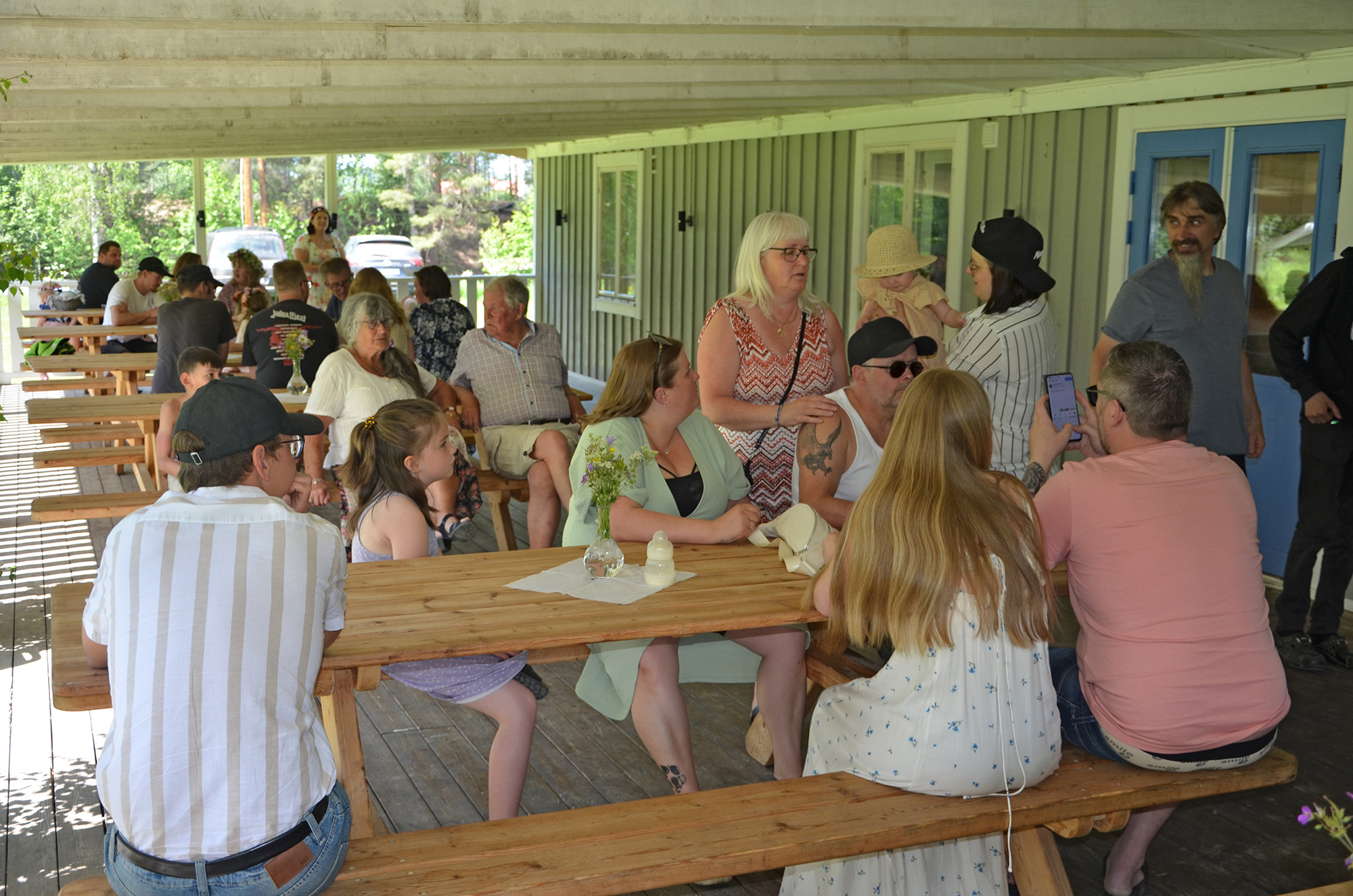 Röste.nu – Röstebilder – Midsommarfirande vid Dönjegården 2022