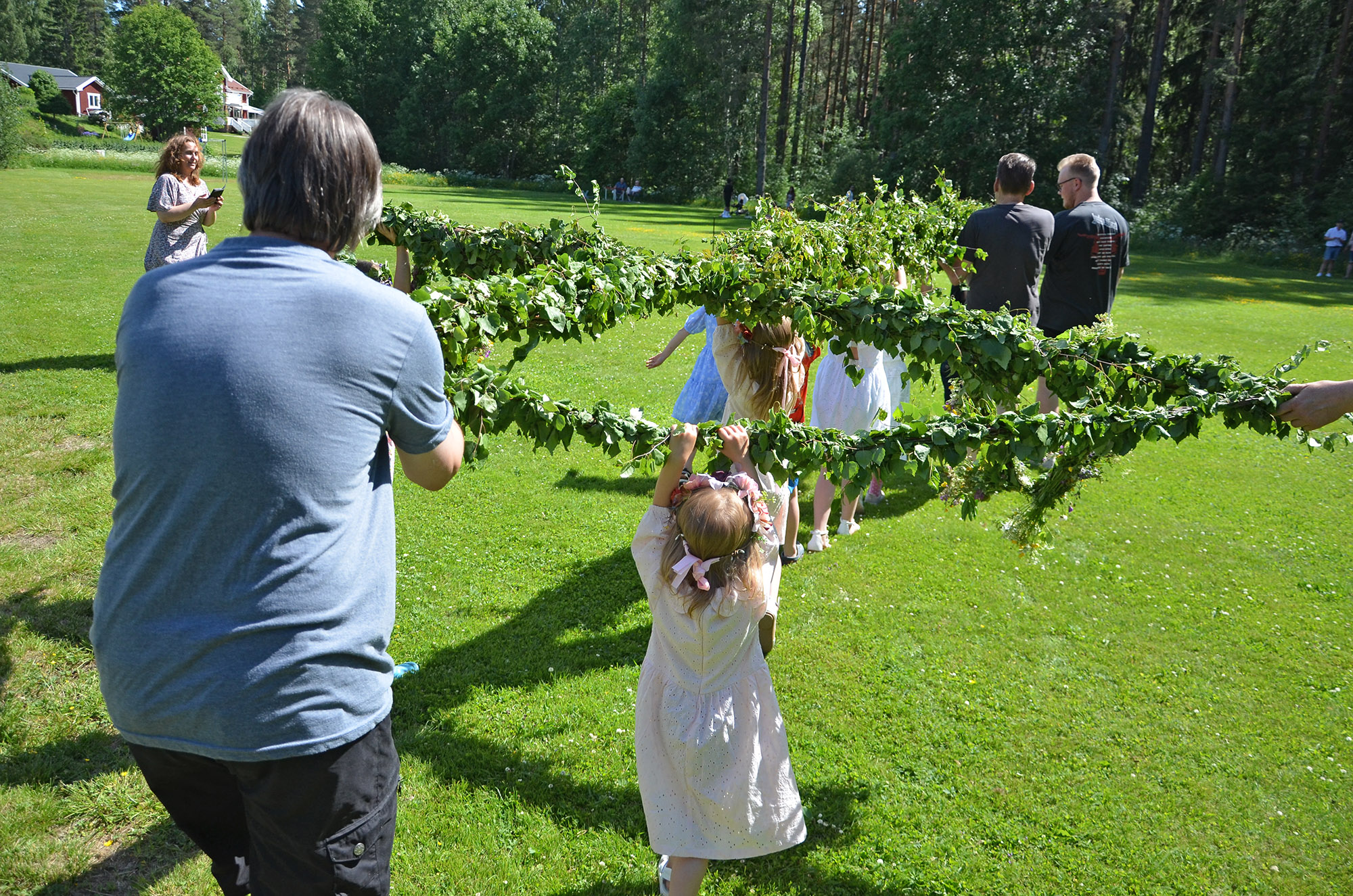 Röste.nu – Röstebilder – Midsommarfirande vid Dönjegården 2022