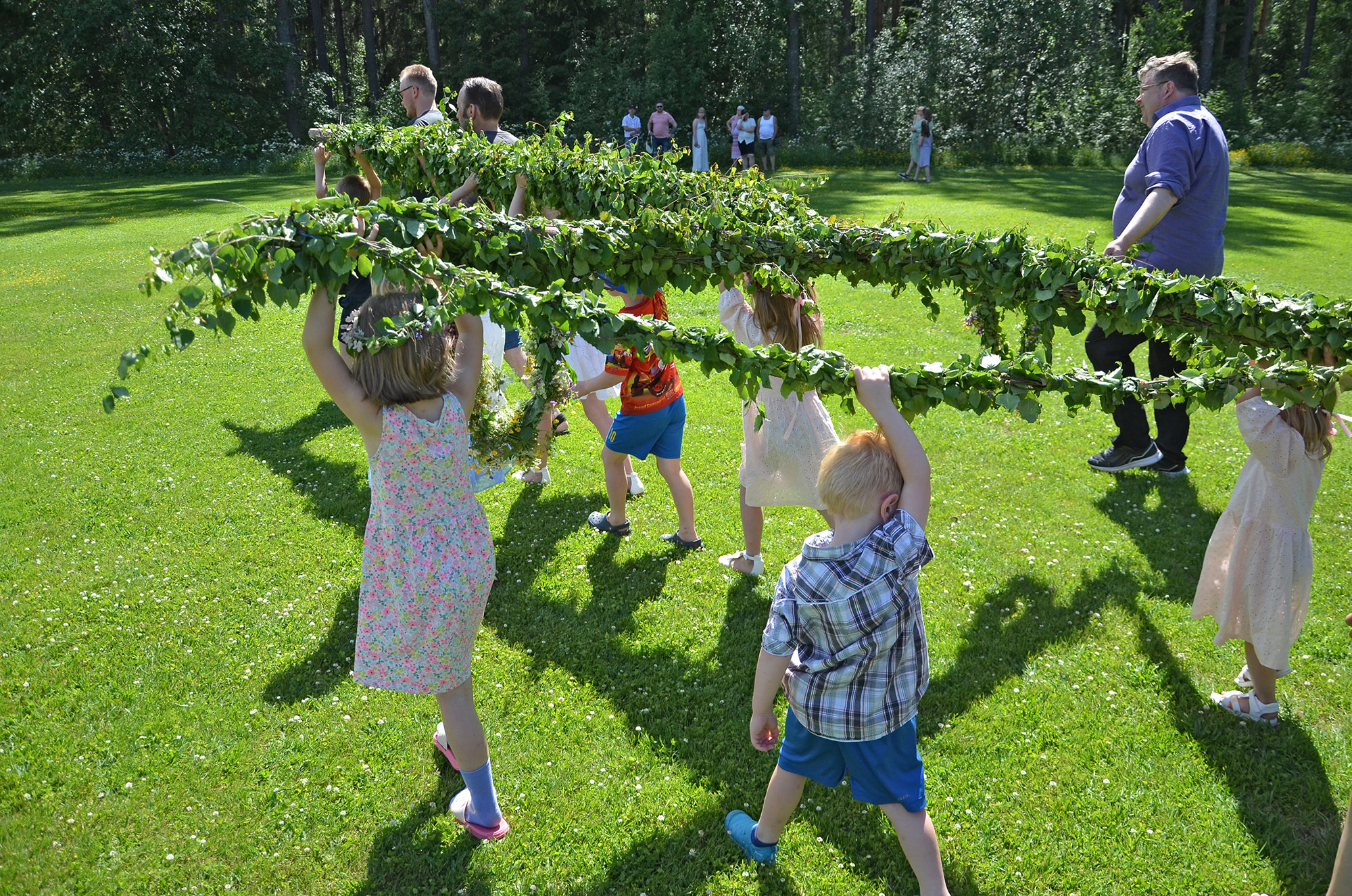 Röste.nu – Röstebilder – Midsommarfirande vid Dönjegården 2022