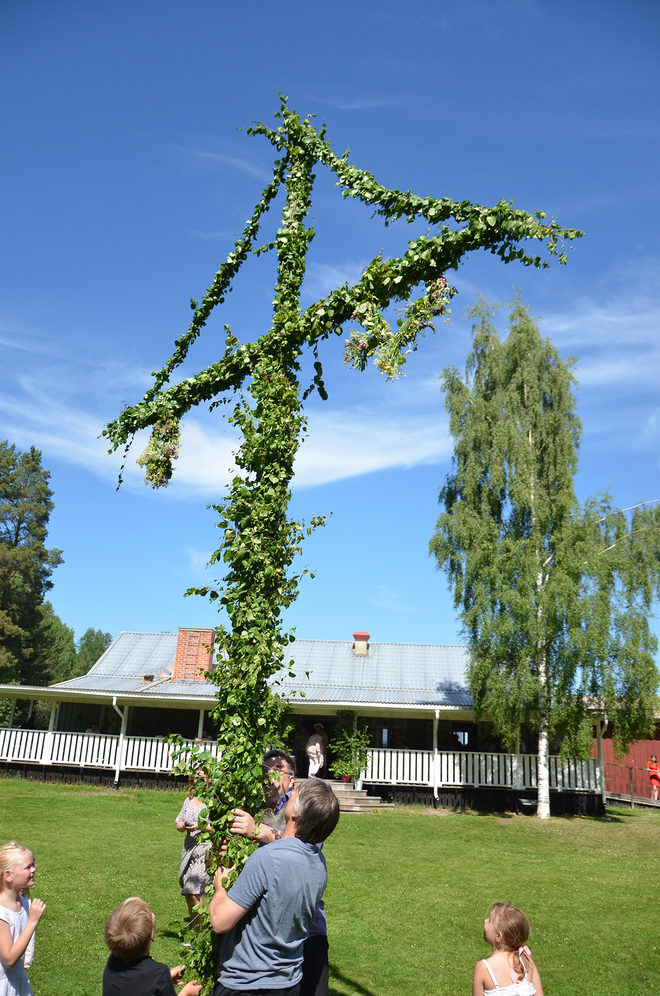 Röste.nu – Röstebilder – Midsommarfirande vid Dönjegården 2022