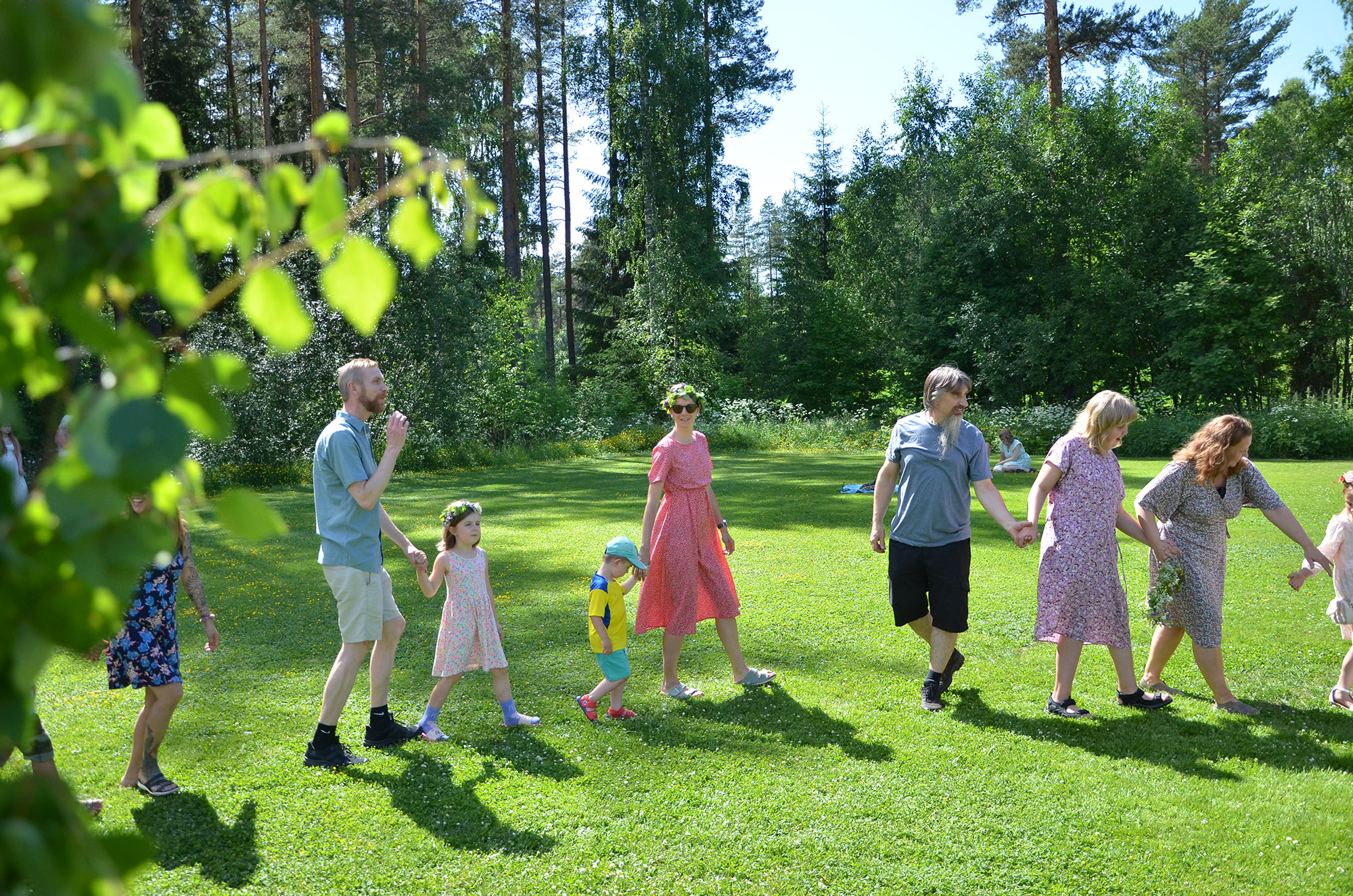 Röste.nu – Röstebilder – Midsommarfirande vid Dönjegården 2022