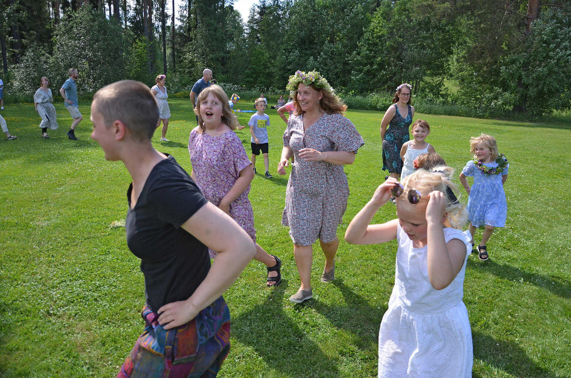 Röste.nu – Röstebilder – Midsommarfirande vid Dönjegården 2022