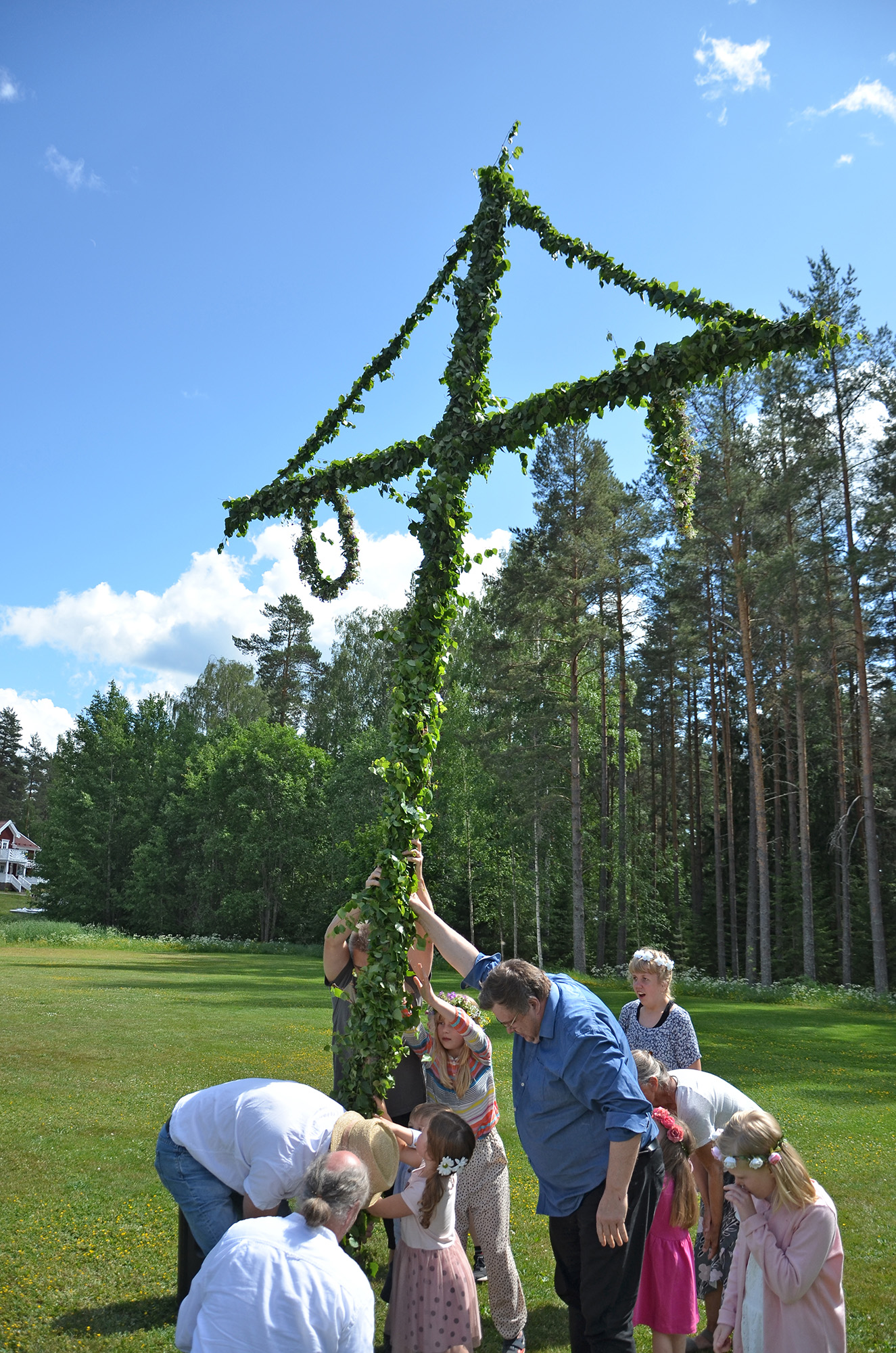 Röste.nu – Röstebilder – Midsommarfirande vid Dönjegården 2023