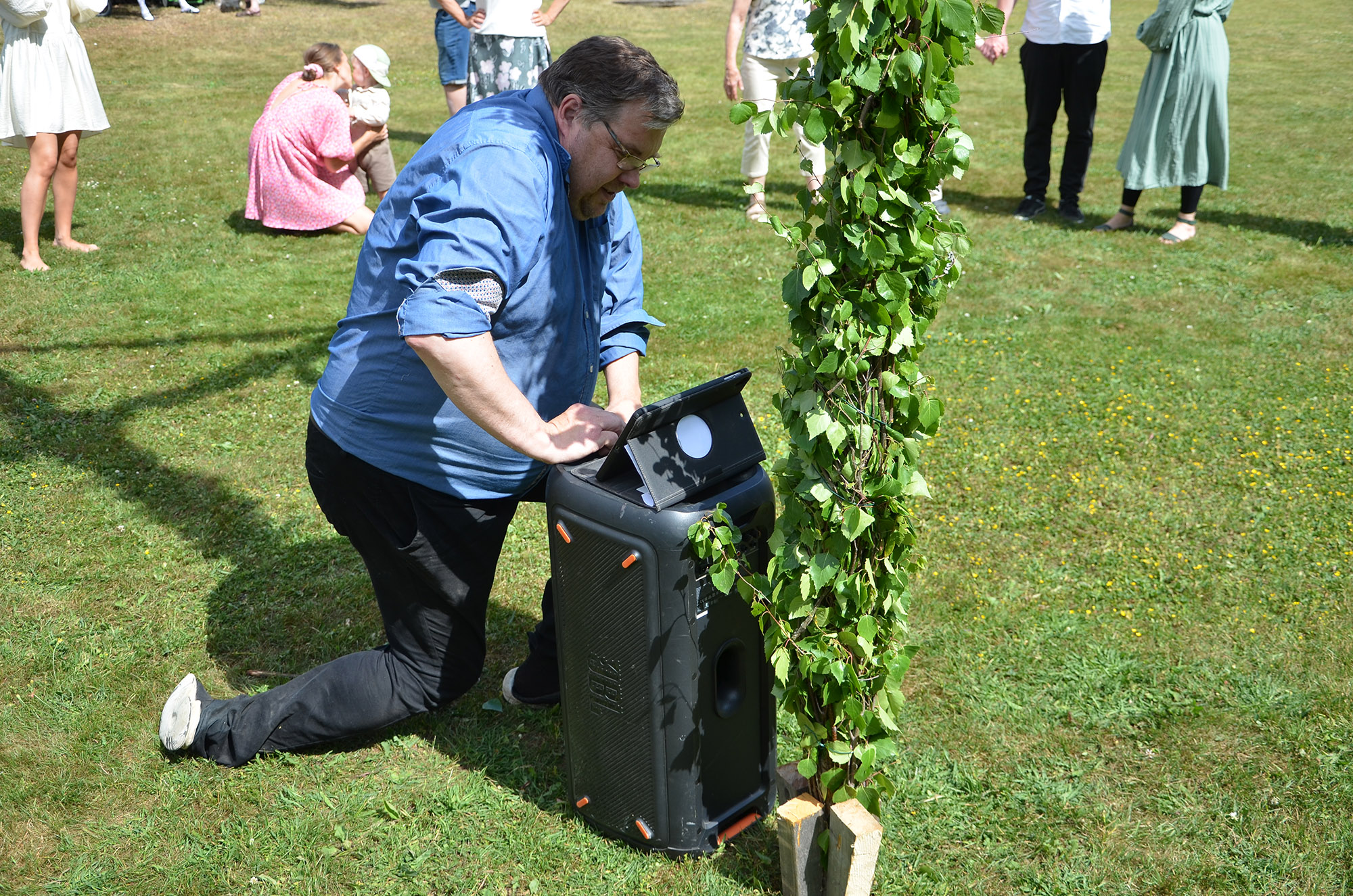Röste.nu – Röstebilder – Midsommarfirande vid Dönjegården 2023