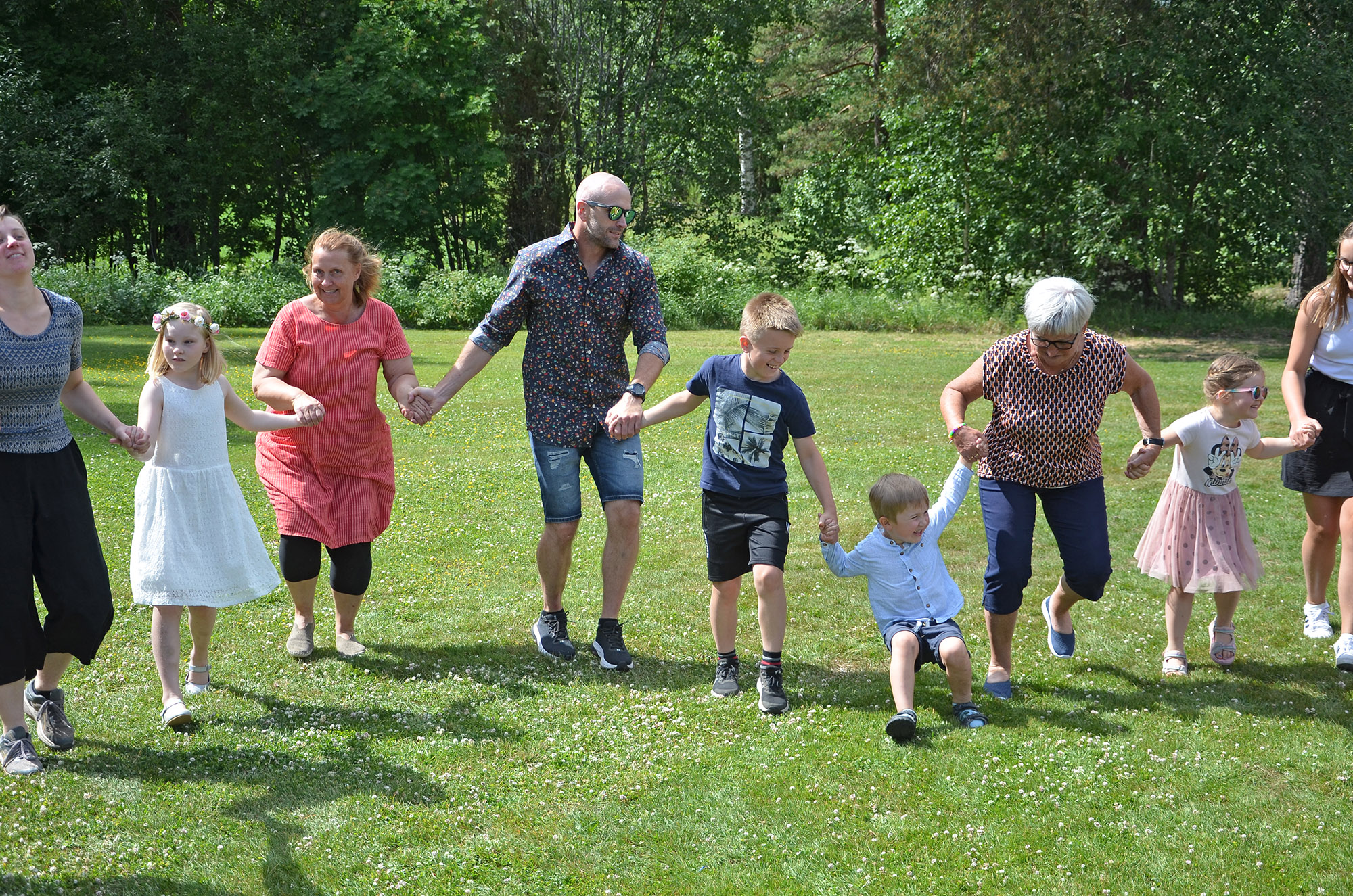 Röste.nu – Röstebilder – Midsommarfirande vid Dönjegården 2023