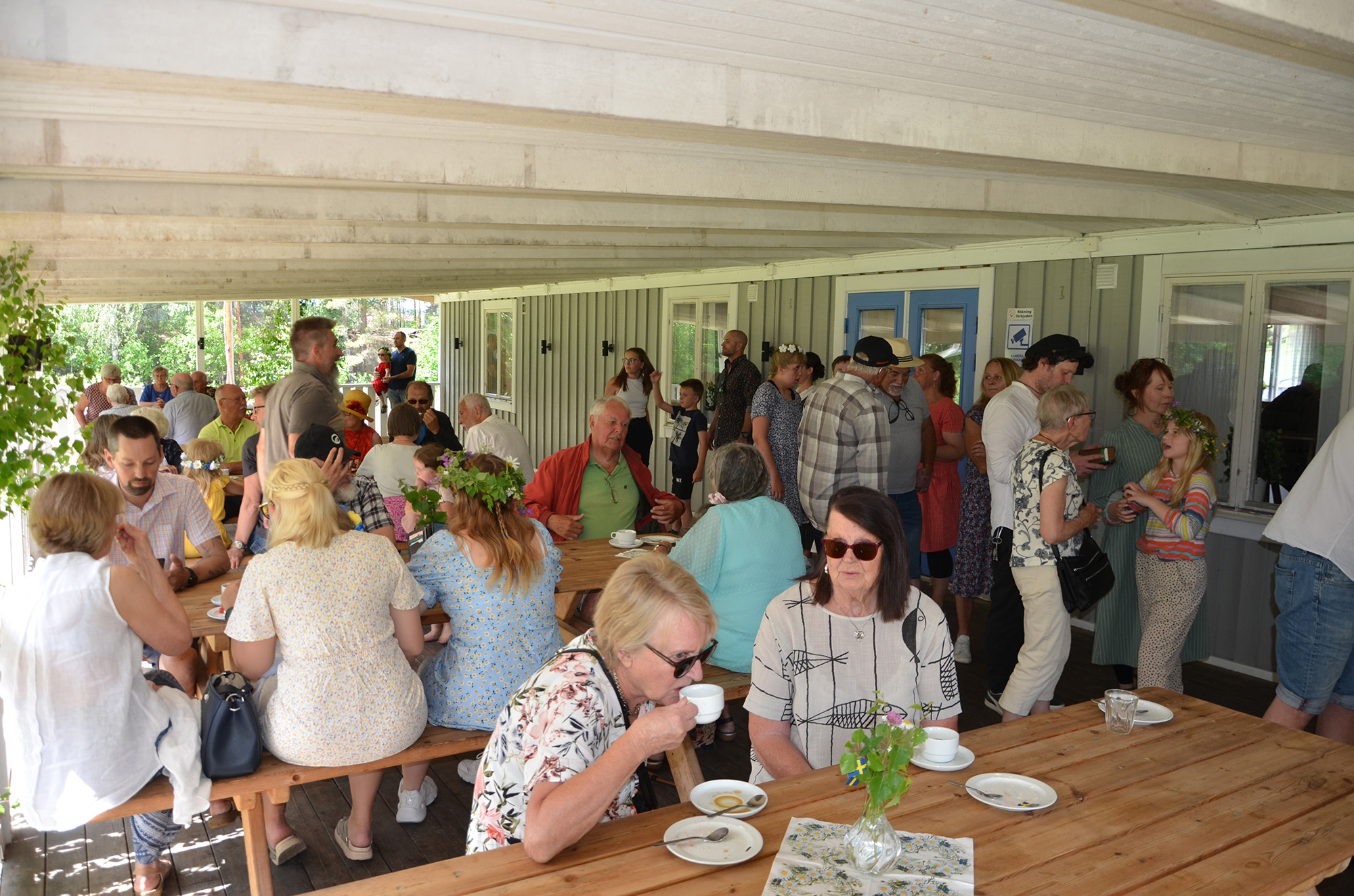 Röste.nu – Röstebilder – Midsommarfirande vid Dönjegården 2023