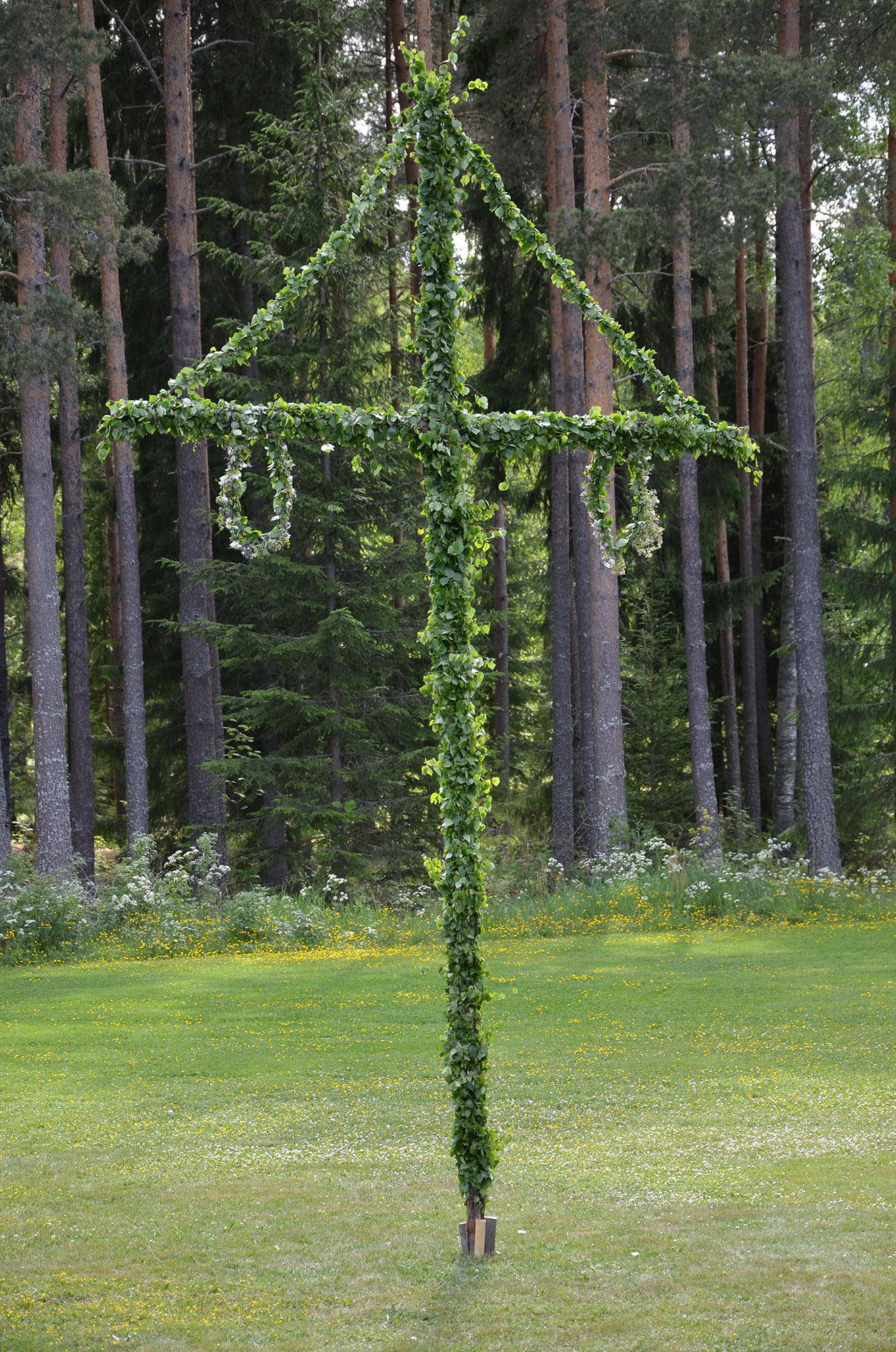 Röste.nu – Röstebilder – Midsommarfirande vid Dönjegården 2023