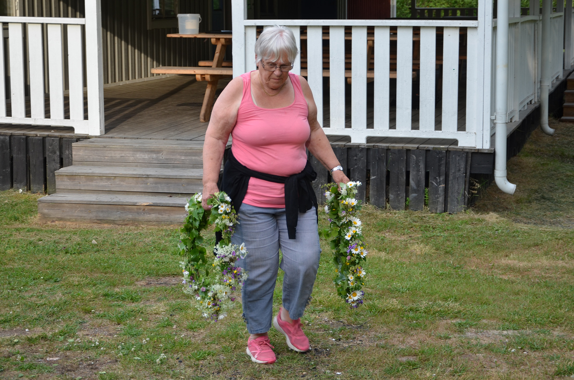 Röste.nu – Röstebilder – Midsommarfirande vid Dönjegården 2023